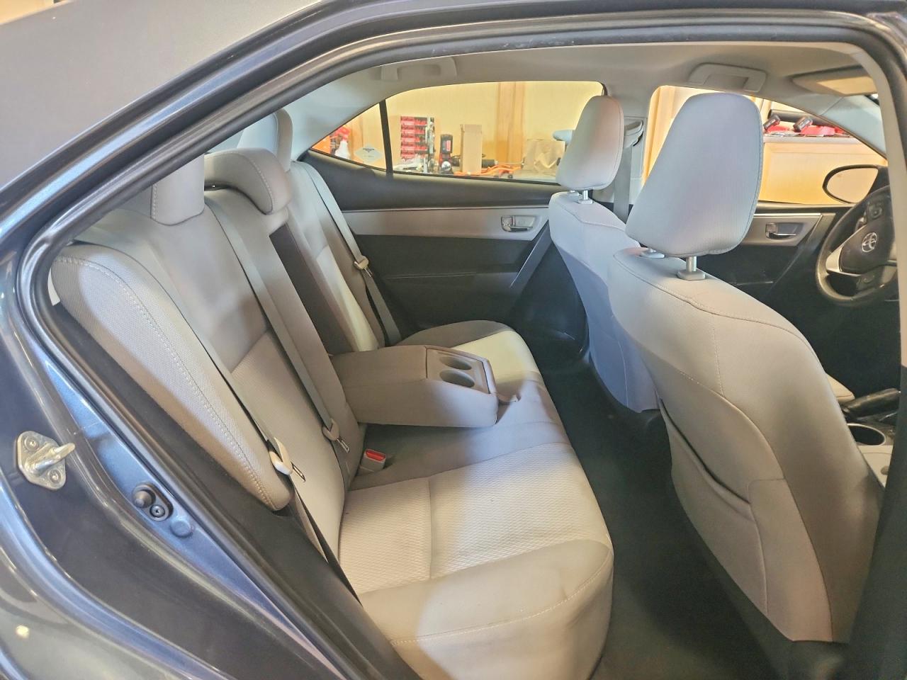 2015 Toyota Corolla Le Gray vin: 2T1BURHE7FC464421