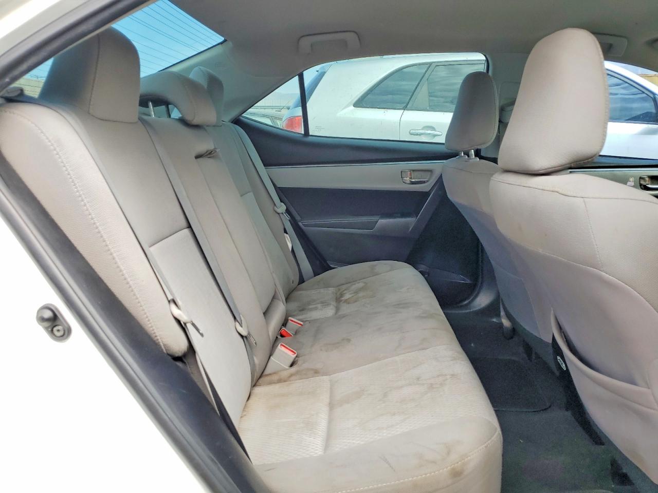 2015 Toyota Corolla Le White vin: 2T1BURHE7FC465200