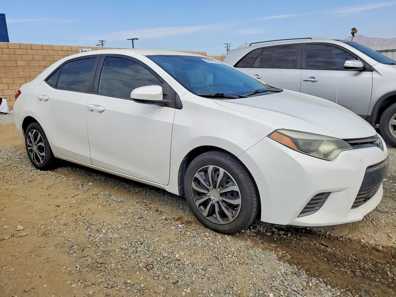 2015 Toyota Corolla Le White vin: 2T1BURHE7FC465200