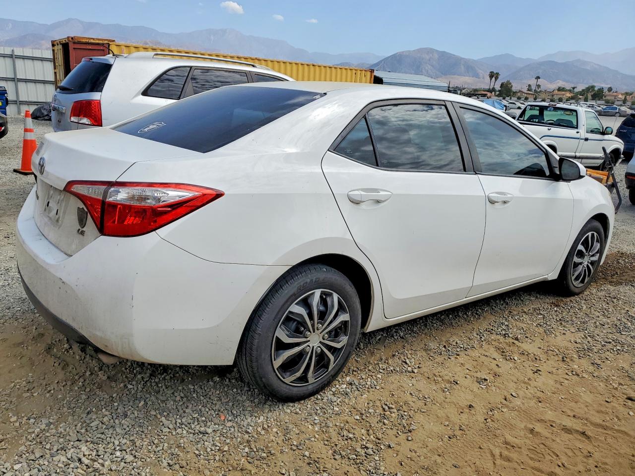 2015 Toyota Corolla Le White vin: 2T1BURHE7FC465200