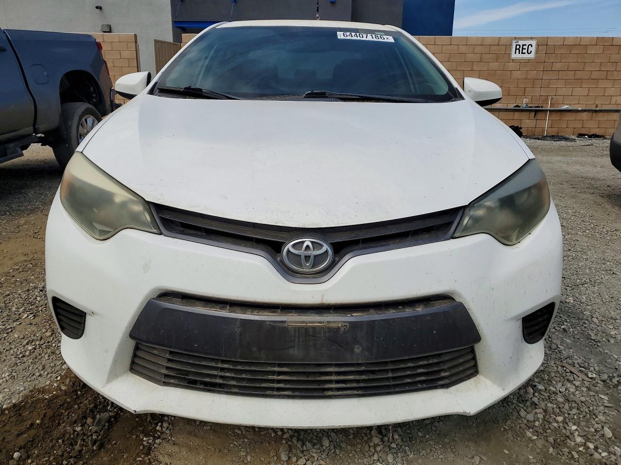 2015 Toyota Corolla Le White vin: 2T1BURHE7FC465200