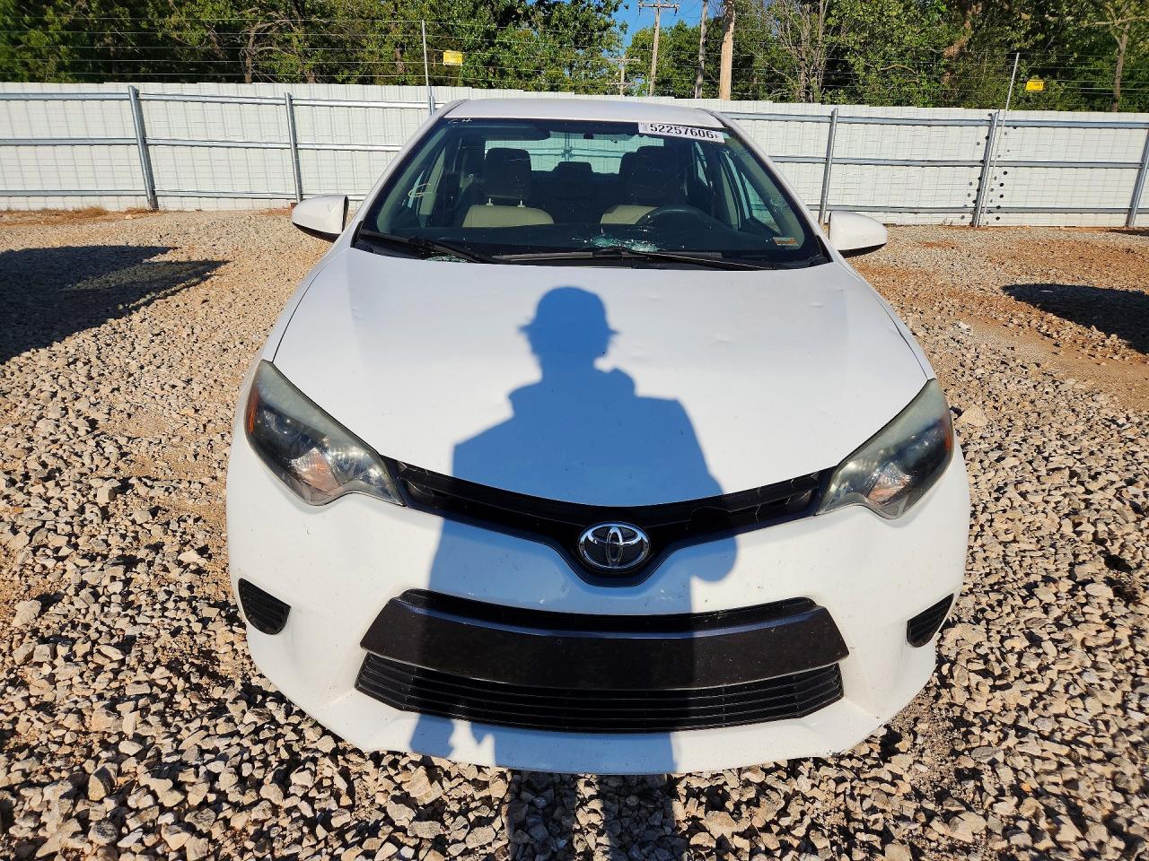 2016 Toyota Corolla Le White vin: 2T1BURHE7GC554279