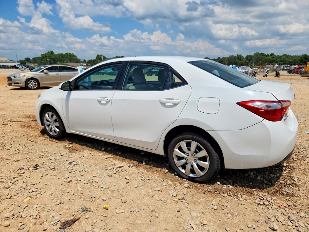 2016 Toyota Corolla Le White vin: 2T1BURHE7GC690413