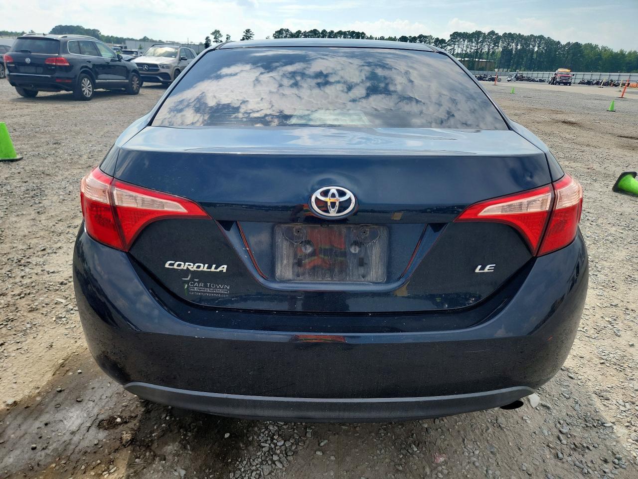 2019 Toyota Corolla Le Blue vin: 2T1BURHE7KC238566