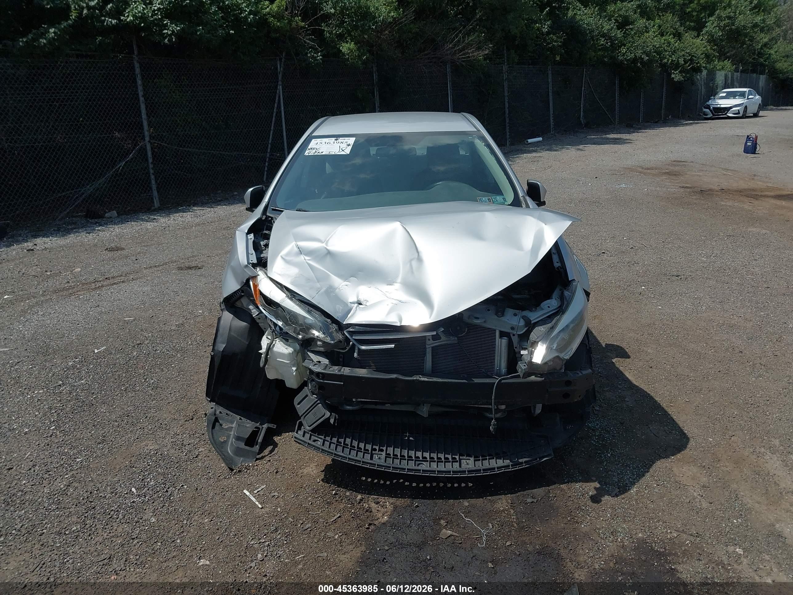 2014 Toyota Corolla Le Silver vin: 2T1BURHE8EC011438