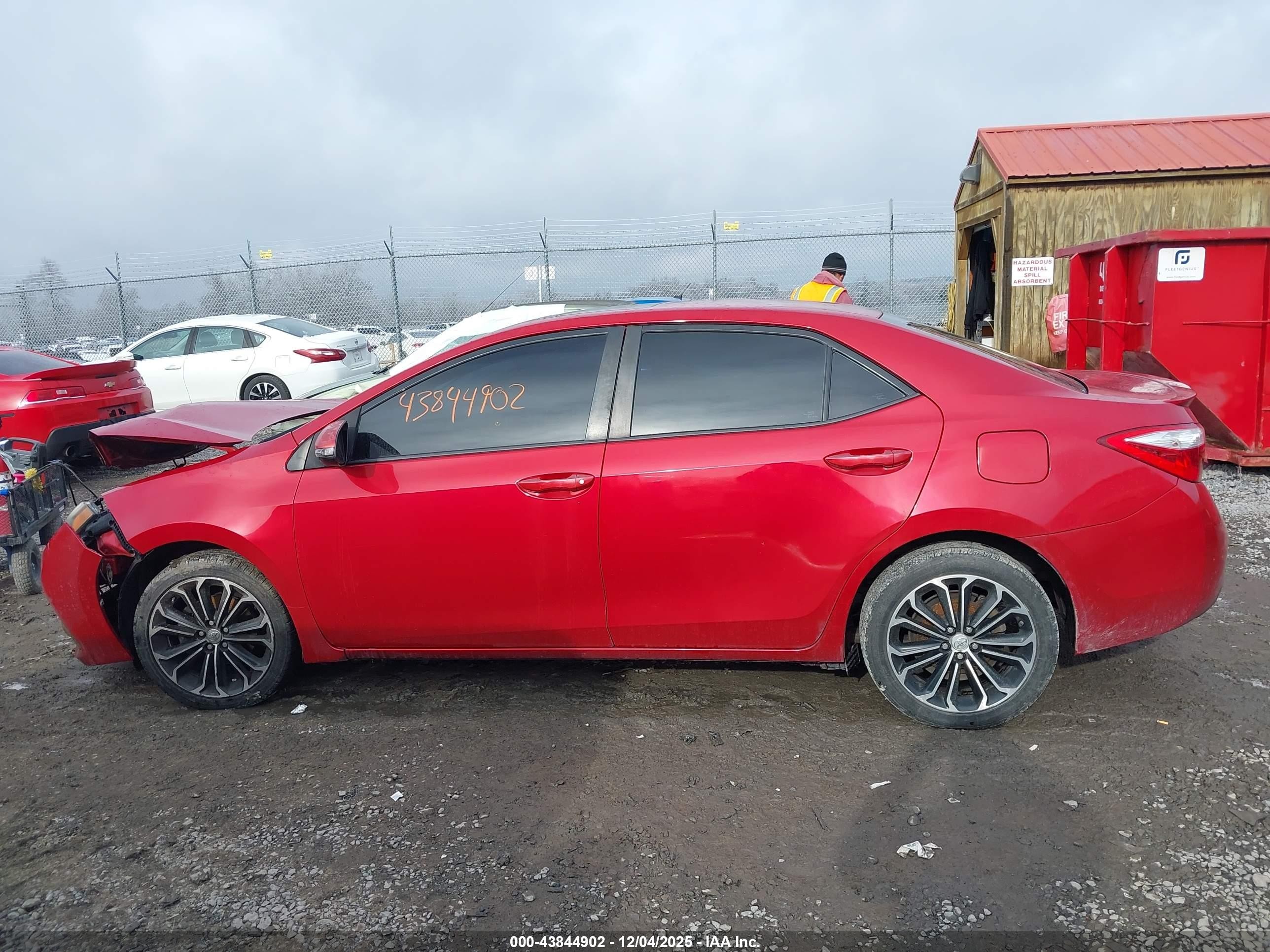 2014 Toyota Corolla S Plus Red vin: 2T1BURHE8EC121518