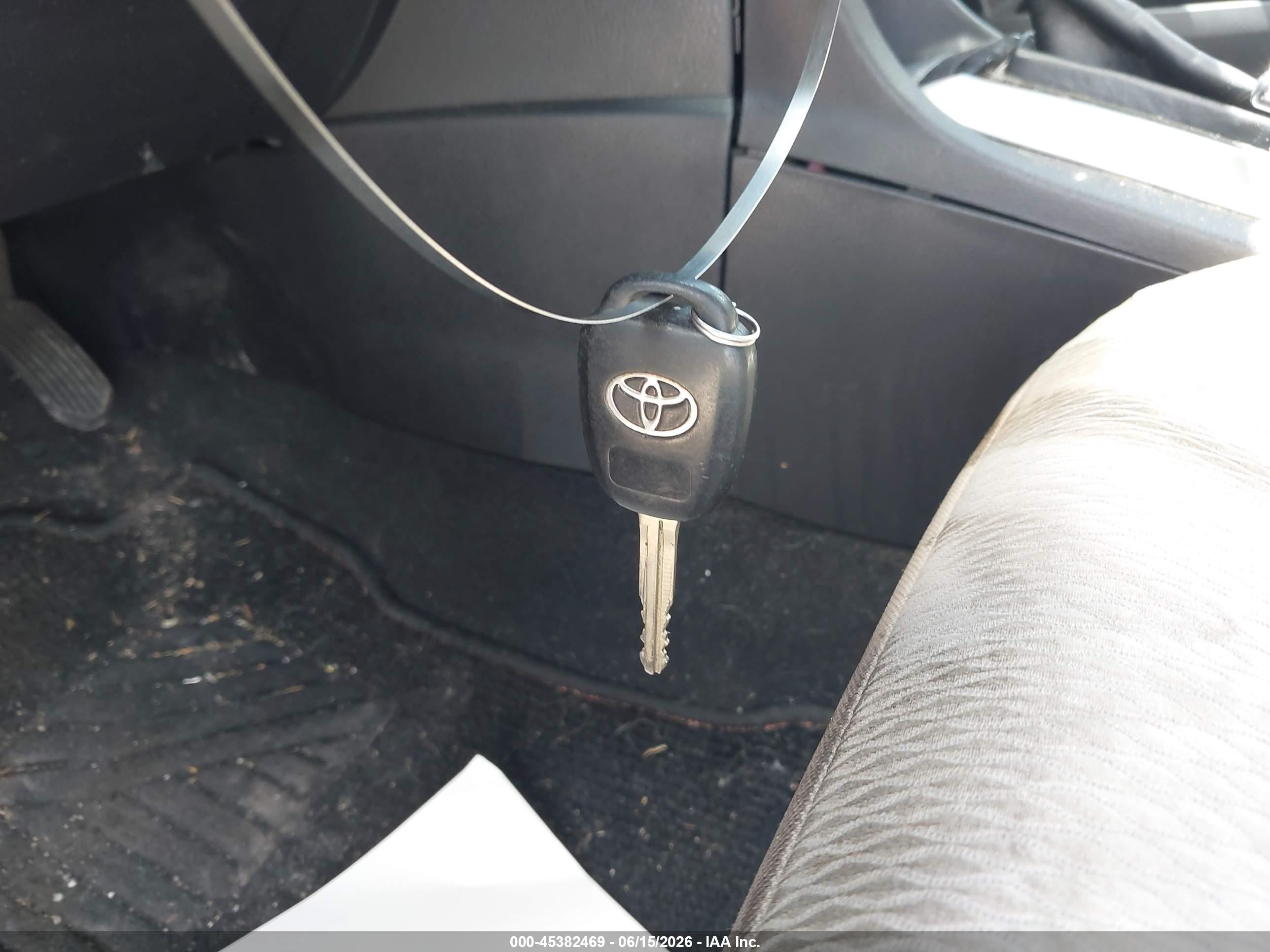 2014 Toyota Corolla Le Silver vin: 2T1BURHE8EC204205