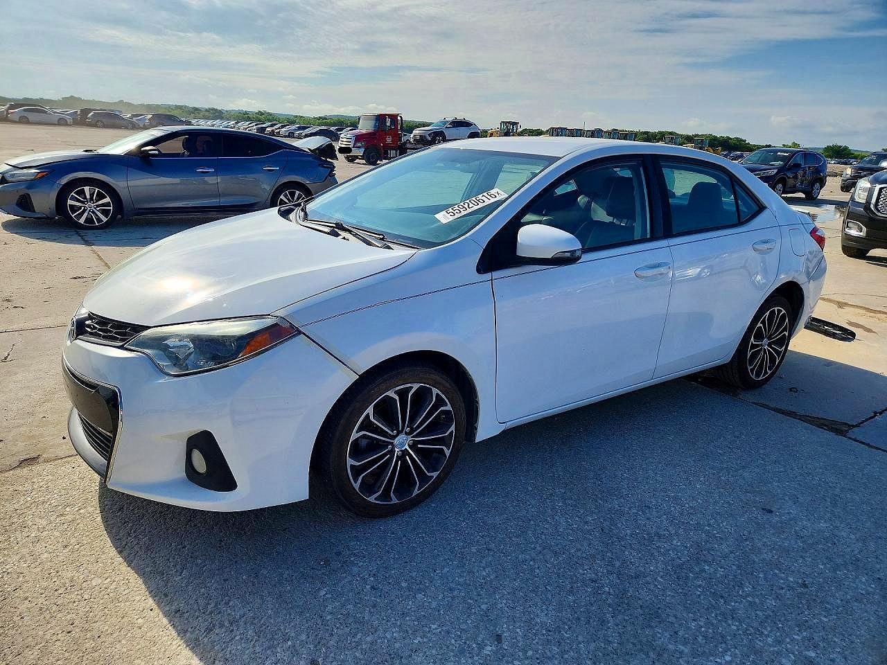 2015 Toyota Corolla L Белый vin: 2T1BURHE8FC231616