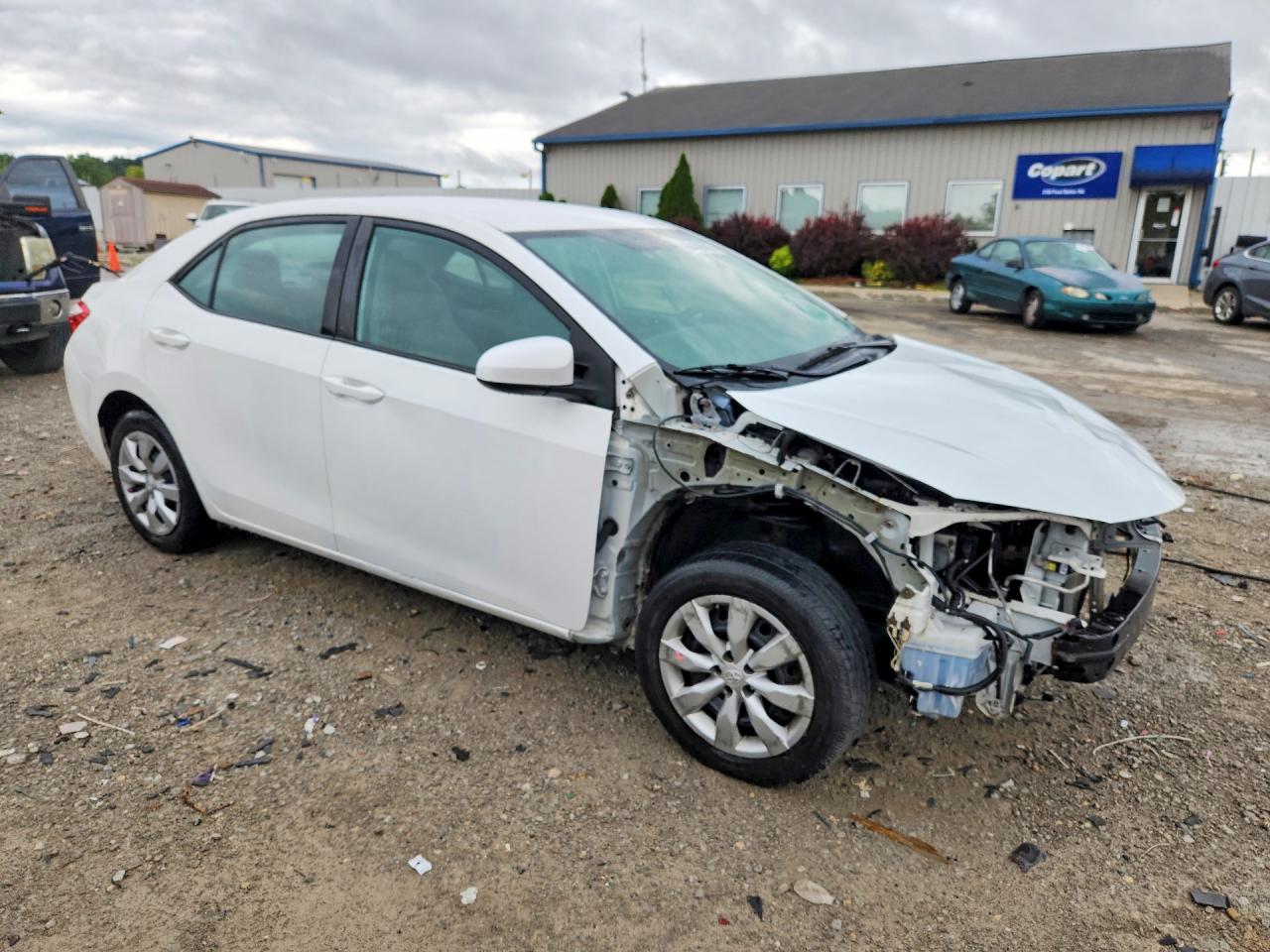 2015 Toyota Corolla Le White vin: 2T1BURHE8FC241353