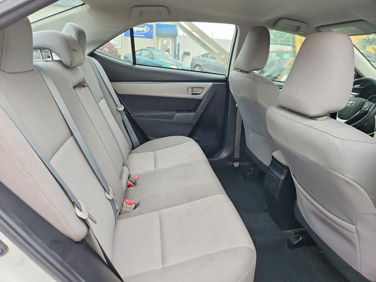 2015 Toyota Corolla Le White vin: 2T1BURHE8FC241353