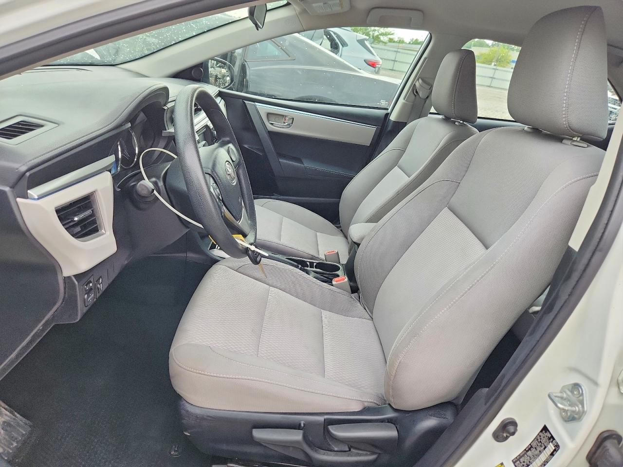 2015 Toyota Corolla Le White vin: 2T1BURHE8FC241353
