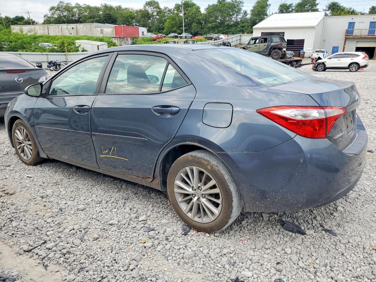 2015 Toyota Corolla Le Plus Blue vin: 2T1BURHE8FC274711