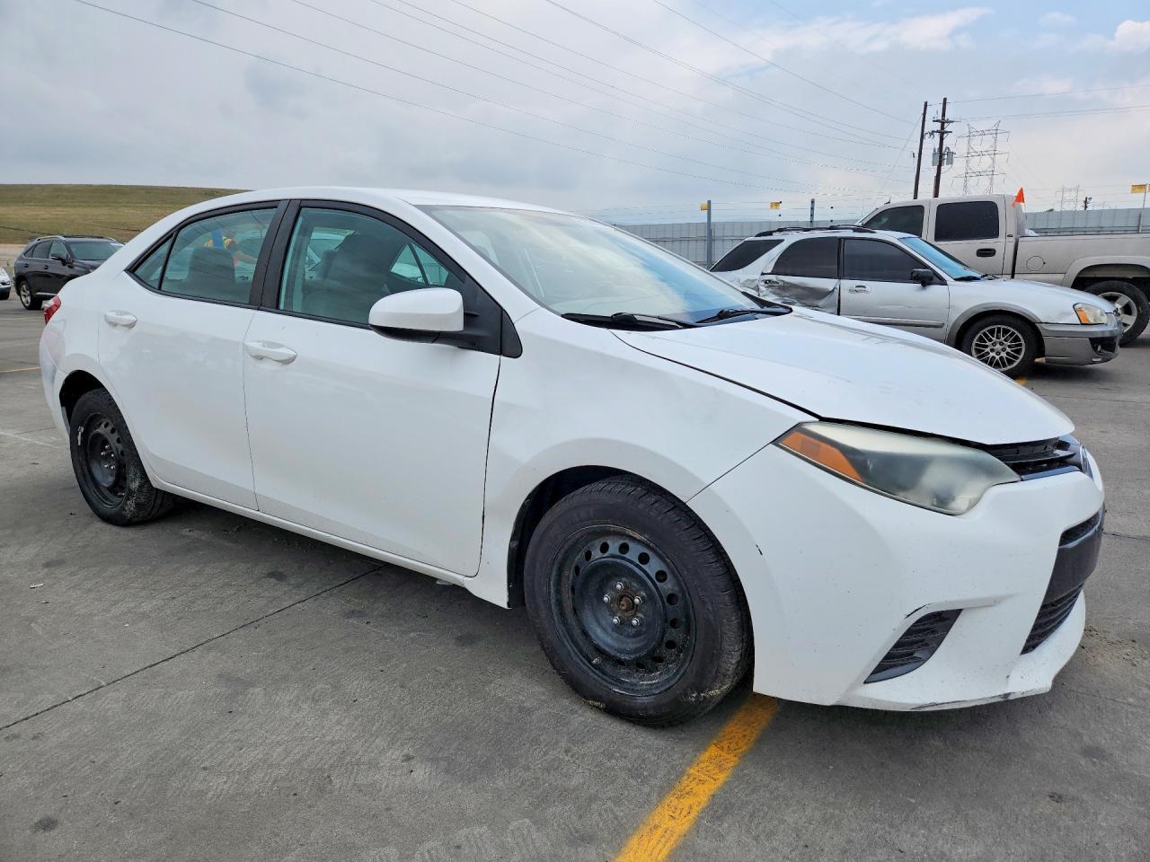 2015 Toyota Corolla Le White vin: 2T1BURHE8FC282078