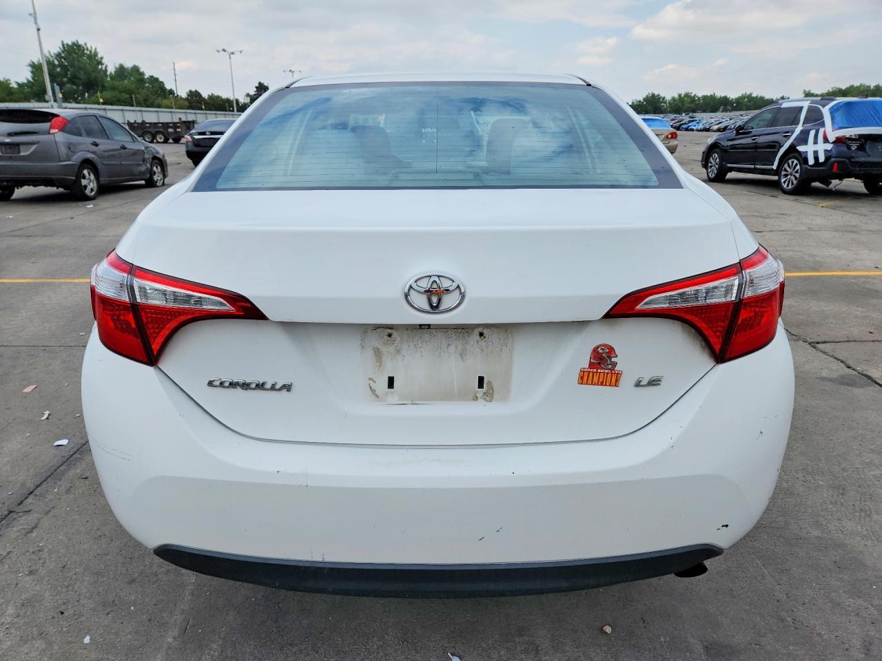 2015 Toyota Corolla Le White vin: 2T1BURHE8FC282078