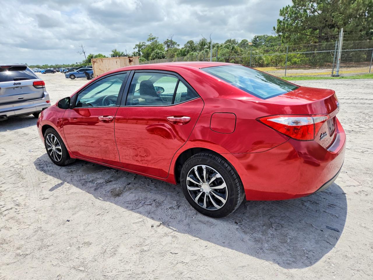 2015 Toyota Corolla Le Red vin: 2T1BURHE8FC286048