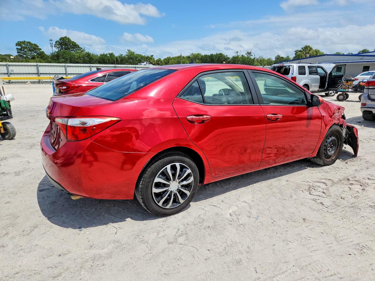 2015 Toyota Corolla Le Red vin: 2T1BURHE8FC286048