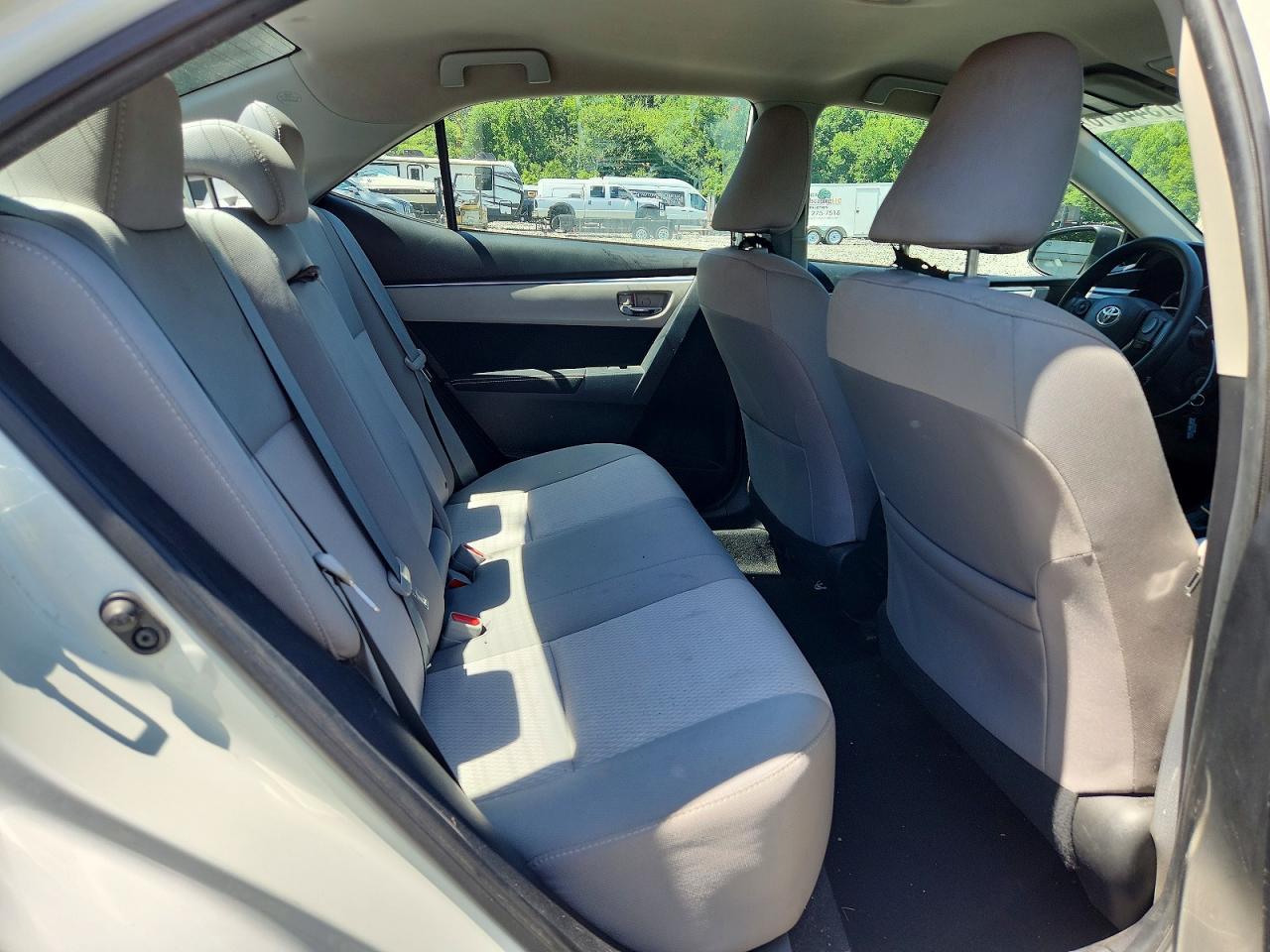 2015 Toyota Corolla Le White vin: 2T1BURHE8FC334700