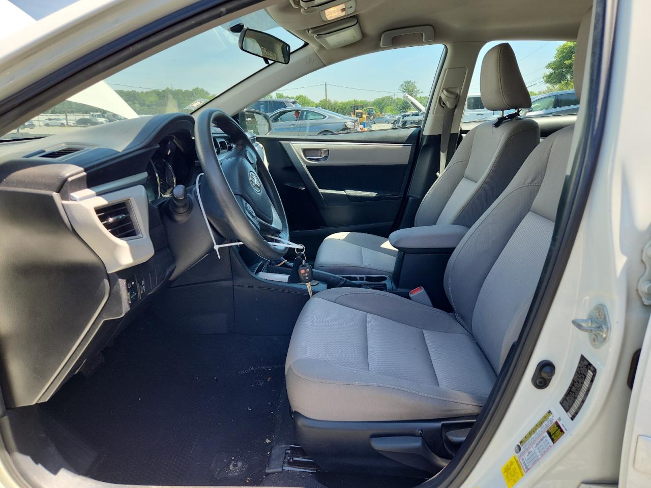 2015 Toyota Corolla Le White vin: 2T1BURHE8FC334700