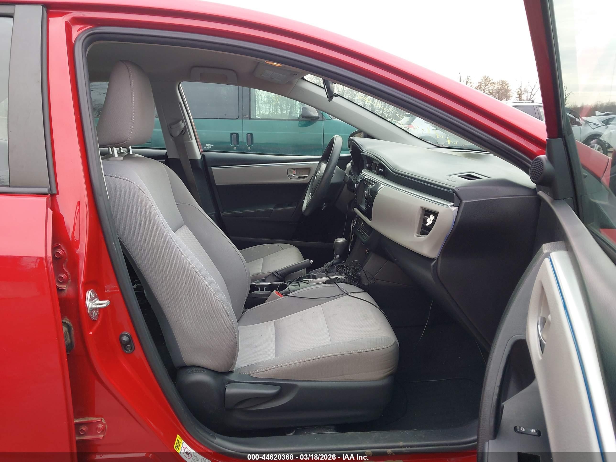 2015 Toyota Corolla Le Red vin: 2T1BURHE8FC356356