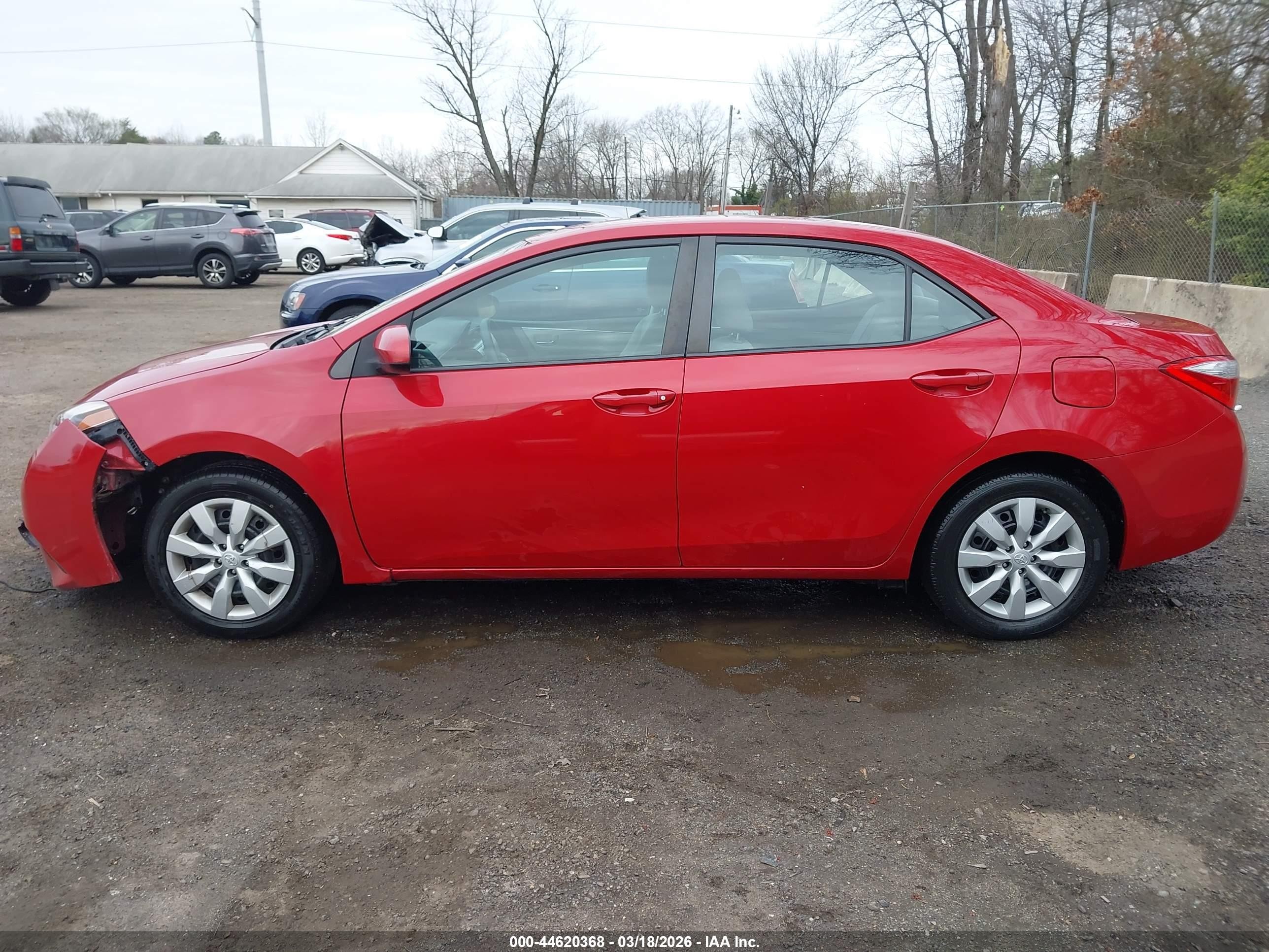 2015 Toyota Corolla Le Red vin: 2T1BURHE8FC356356