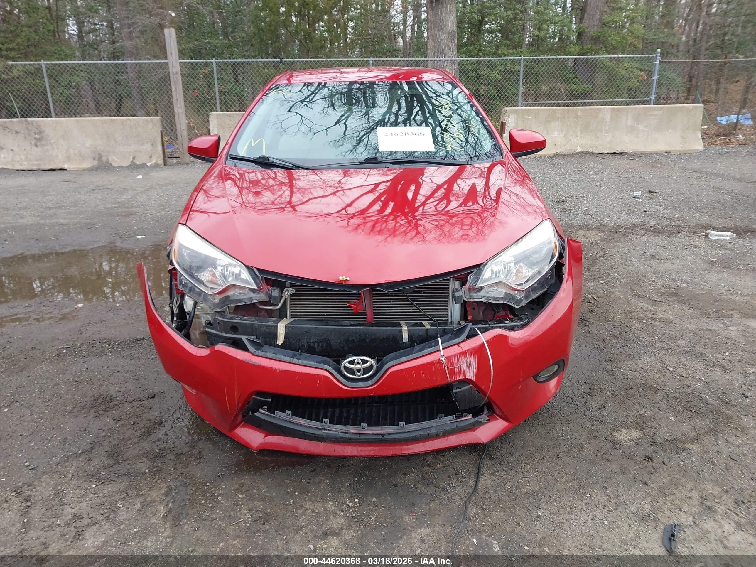 2015 Toyota Corolla Le Red vin: 2T1BURHE8FC356356