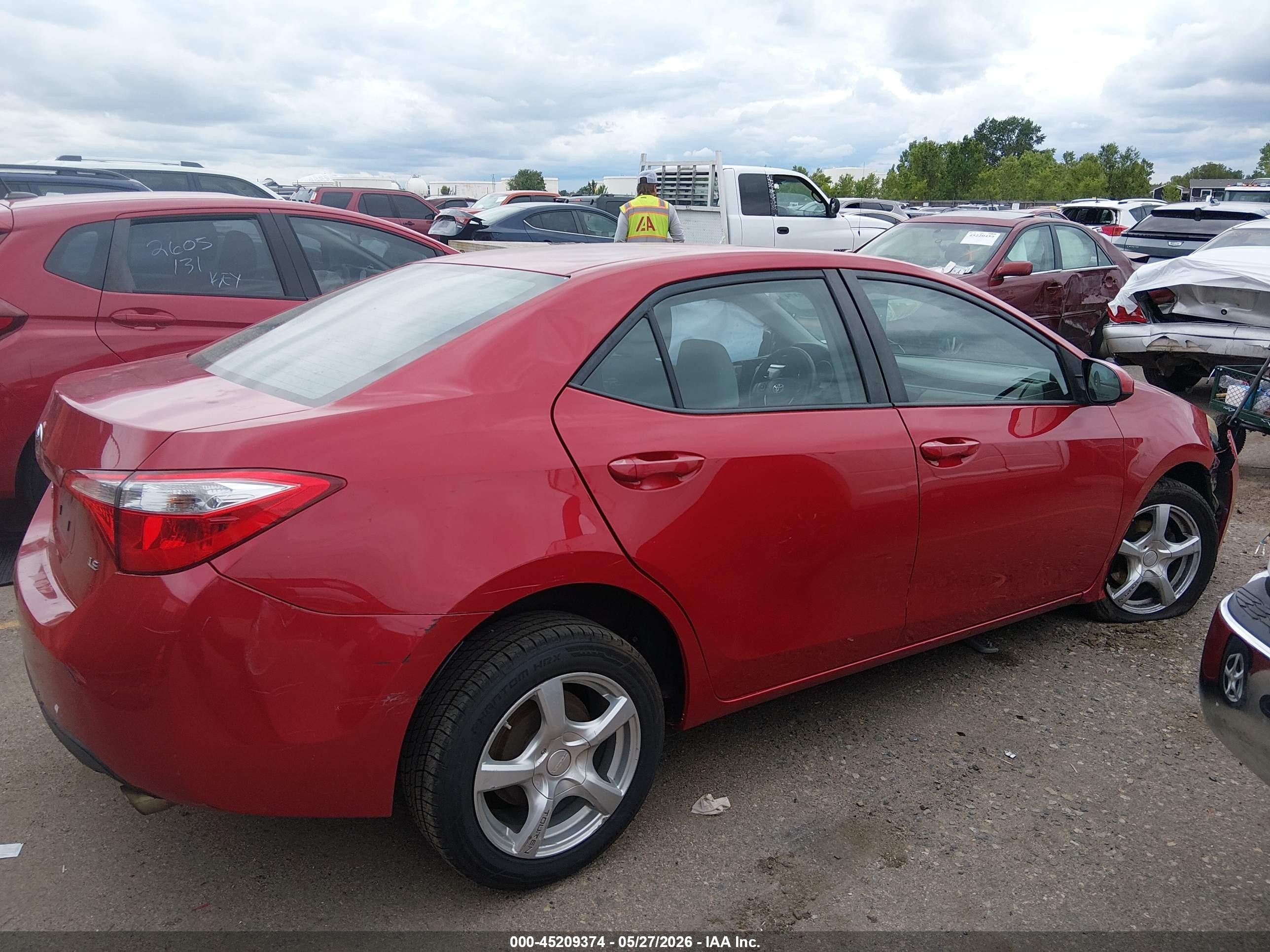 2015 Toyota Corolla Le Red vin: 2T1BURHE8FC359029