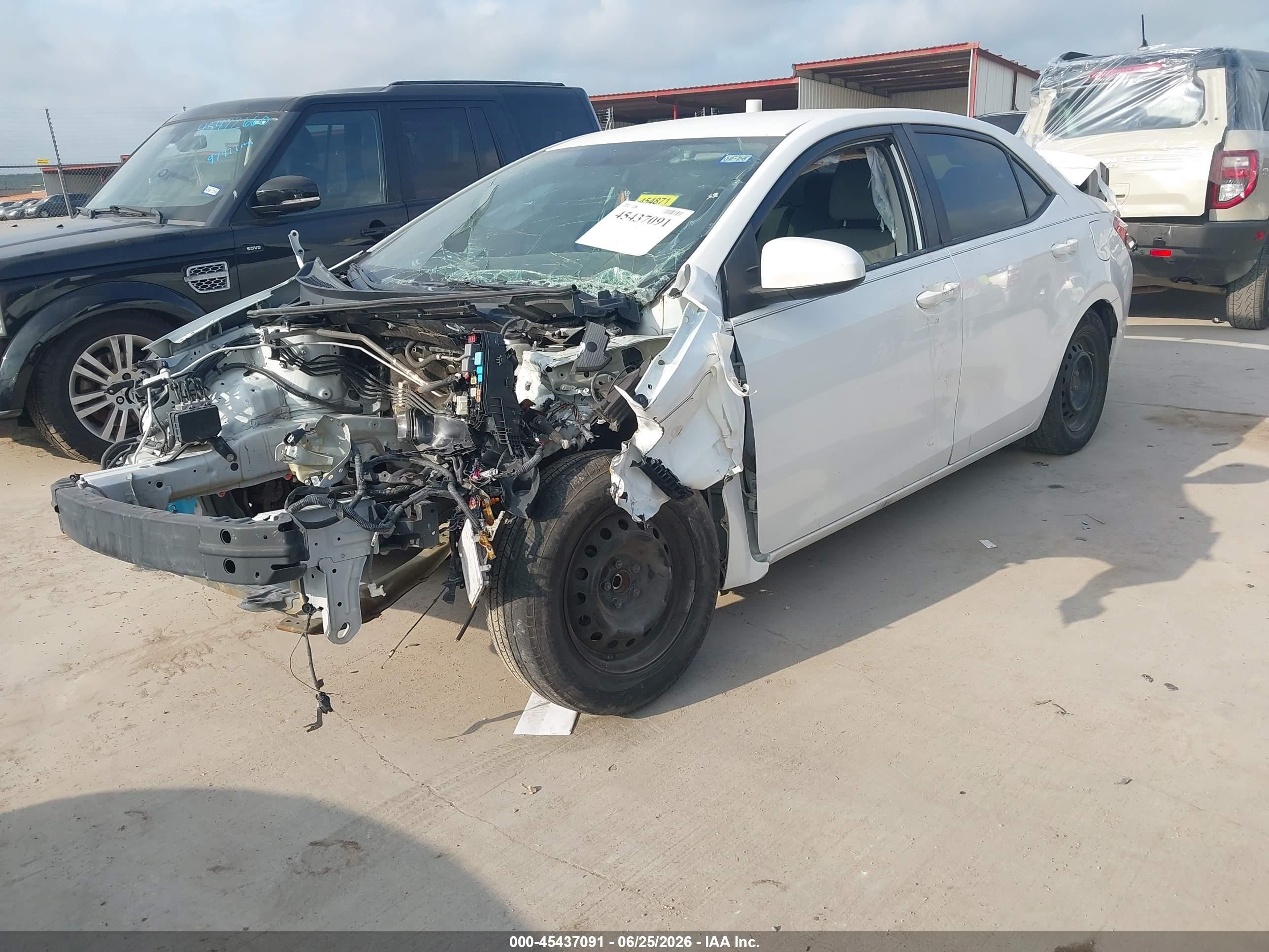 2015 Toyota Corolla L White vin: 2T1BURHE8FC365400