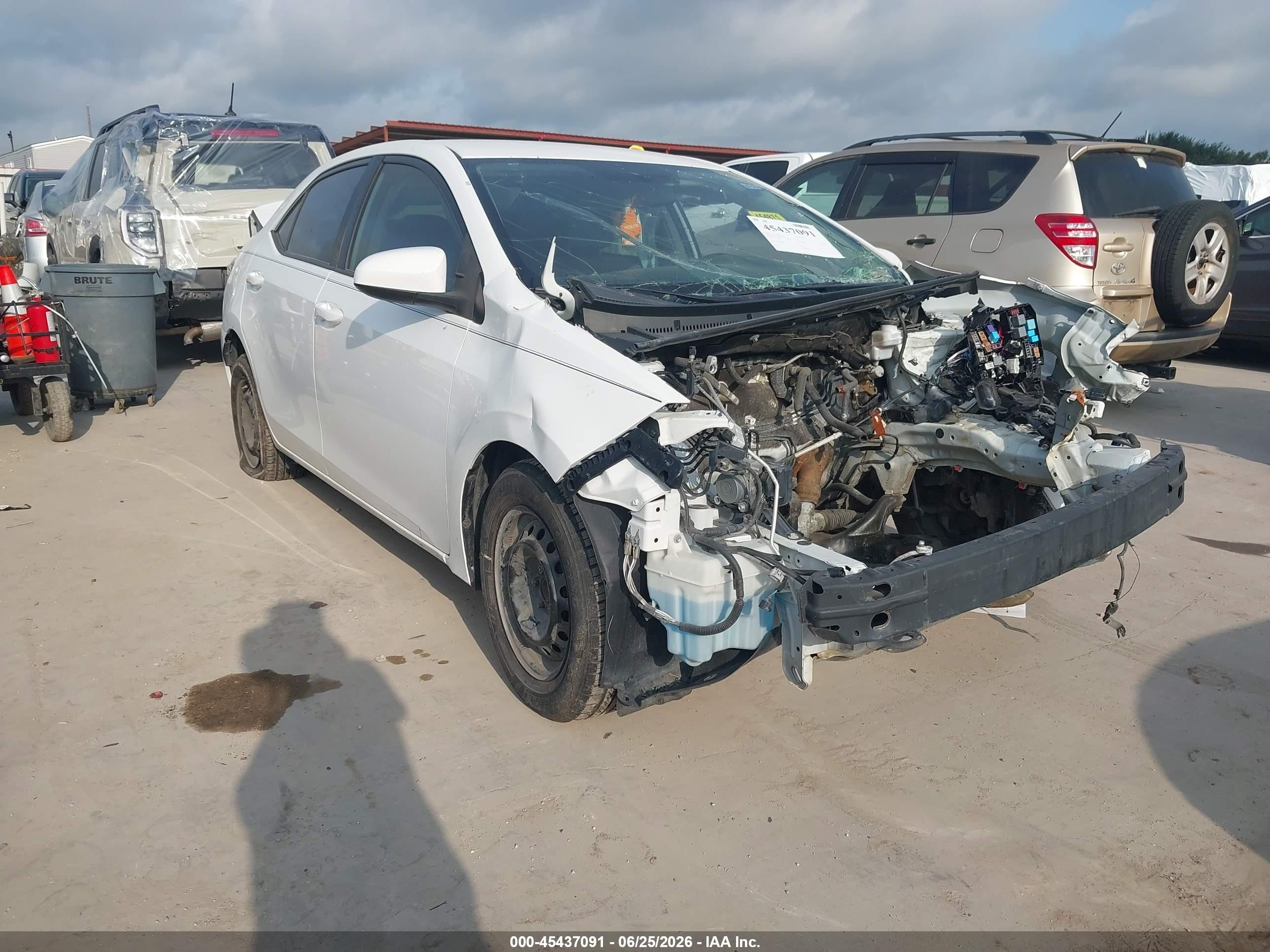 2015 Toyota Corolla L White vin: 2T1BURHE8FC365400