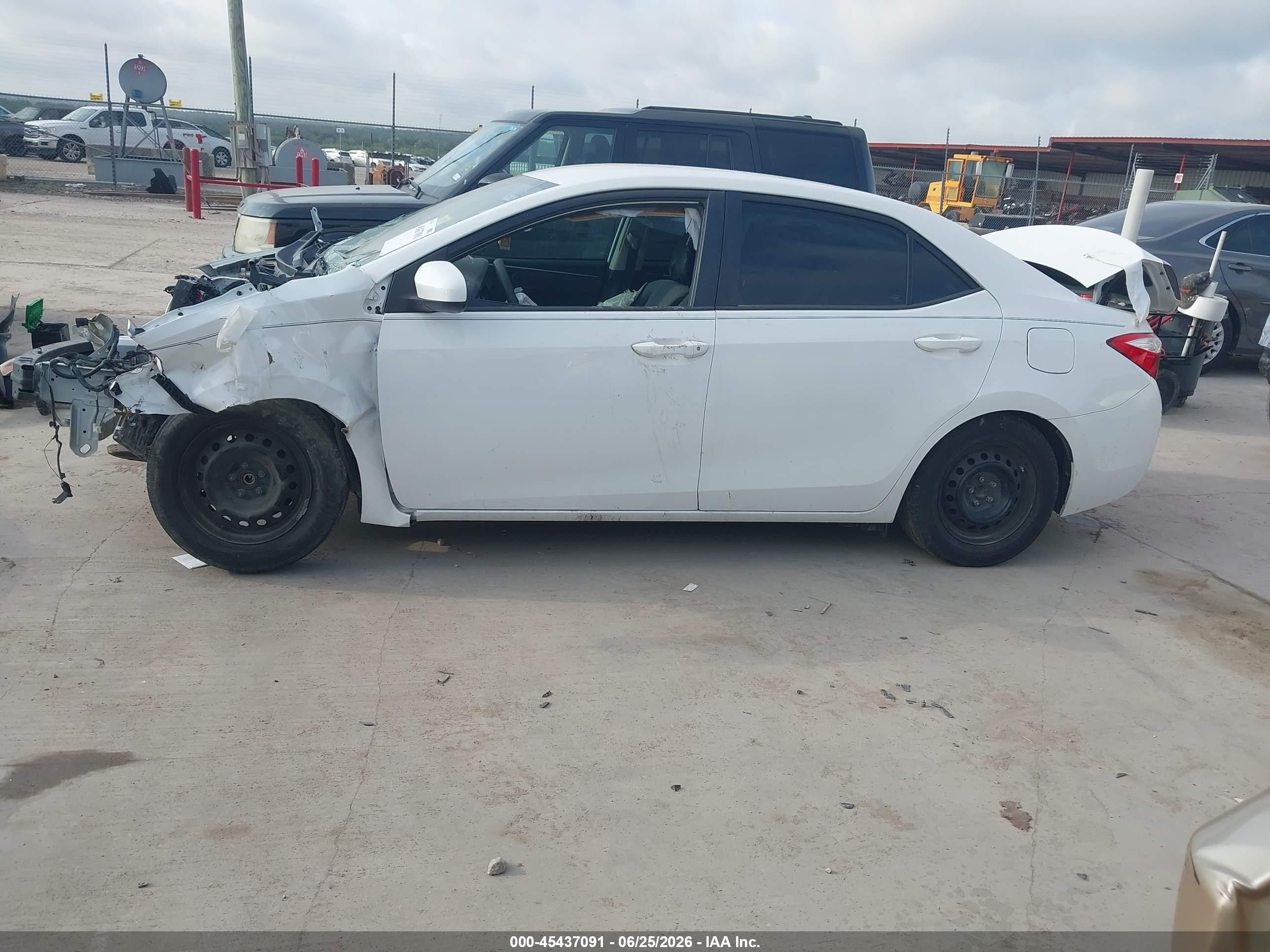 2015 Toyota Corolla L White vin: 2T1BURHE8FC365400