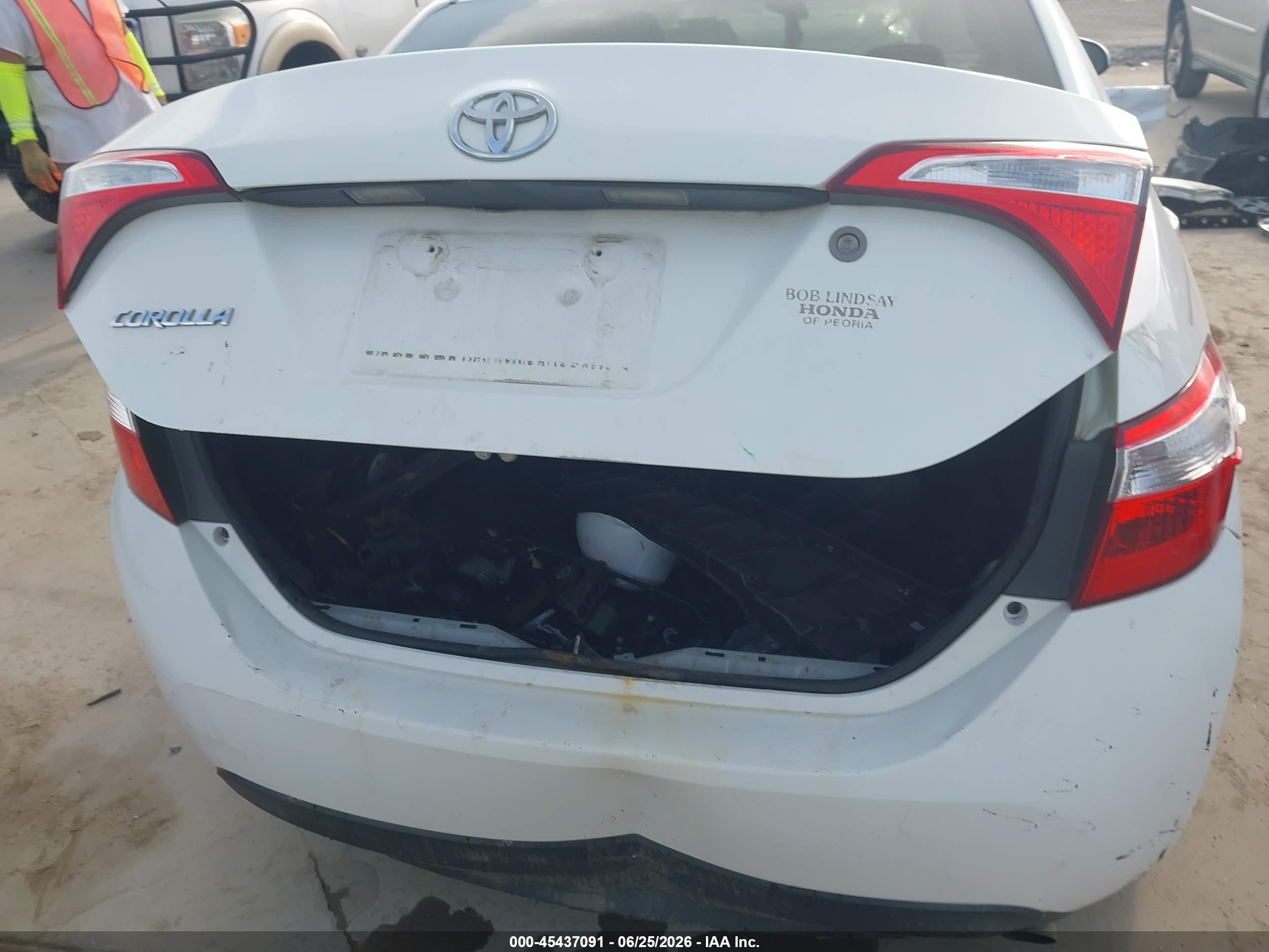 2015 Toyota Corolla L White vin: 2T1BURHE8FC365400