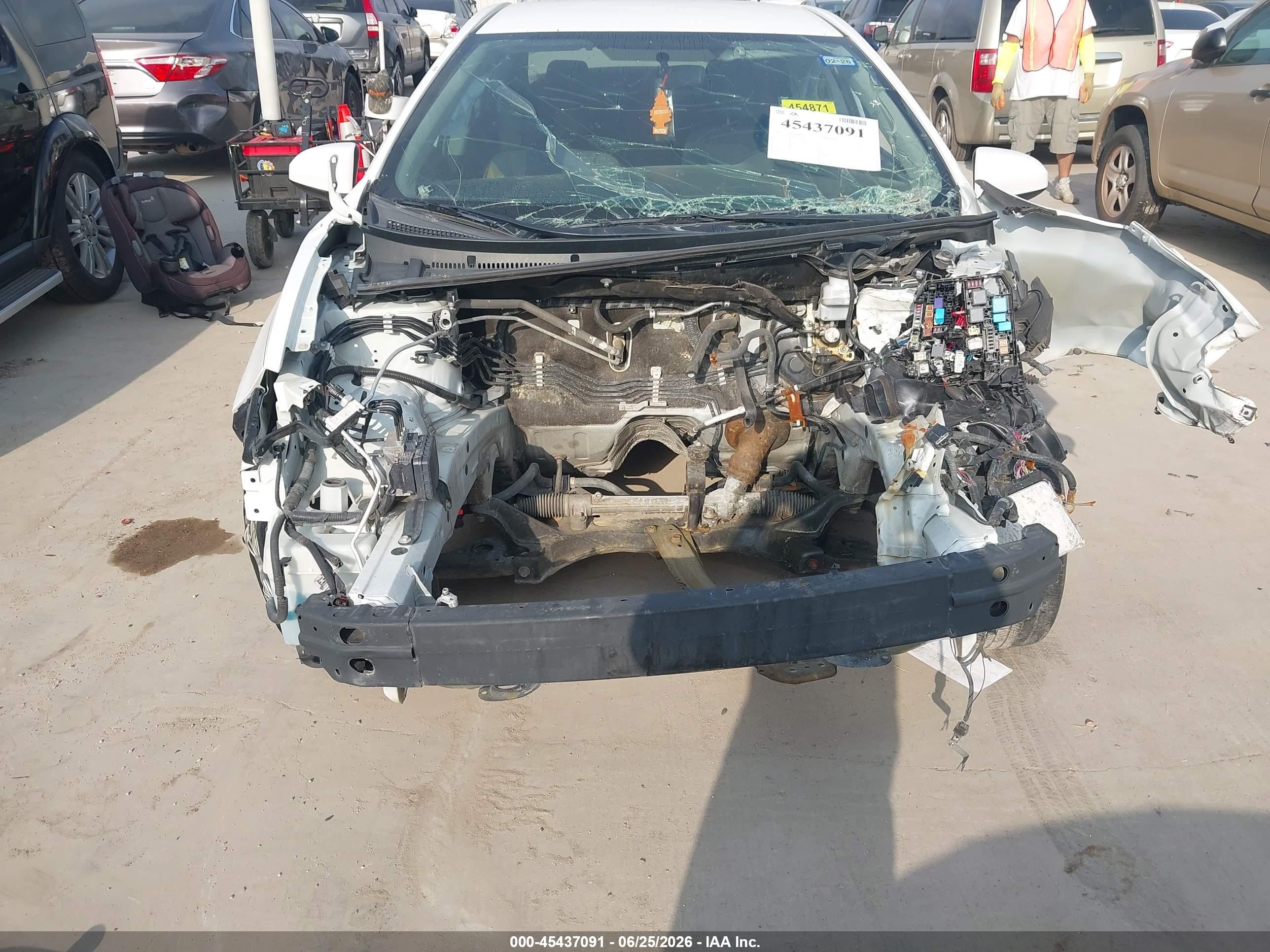 2015 Toyota Corolla L White vin: 2T1BURHE8FC365400