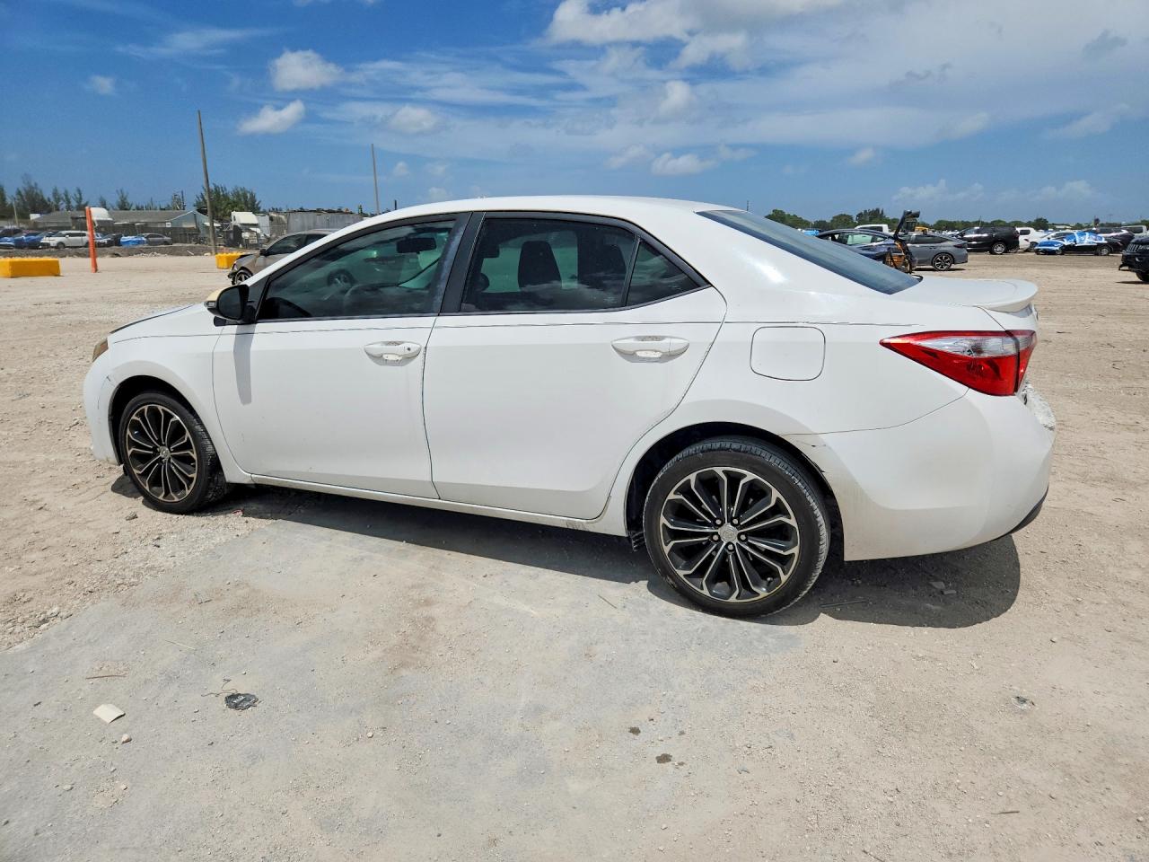 2015 Toyota Corolla S Plus White vin: 2T1BURHE8FC375683