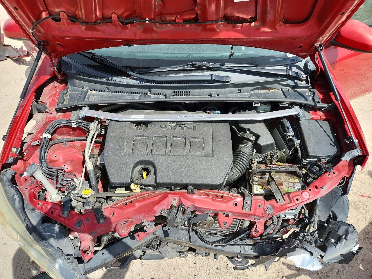 2015 Toyota Corolla Le Red vin: 2T1BURHE8FC409816