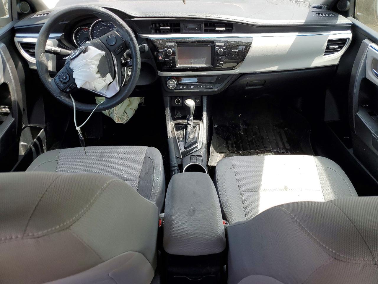 2015 Toyota Corolla Le Plus Red vin: 2T1BURHE8FC422503