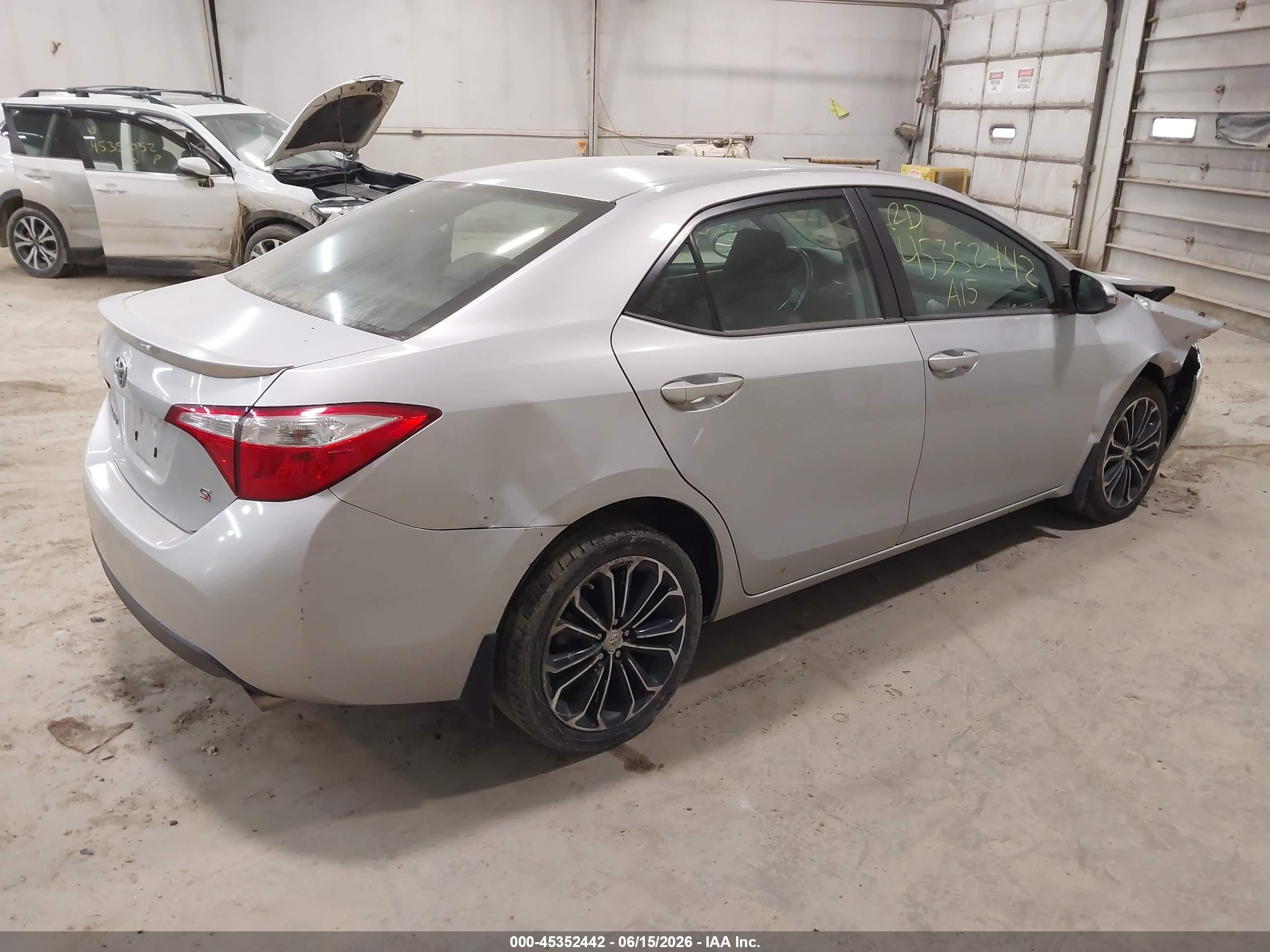 2015 Toyota Corolla S Plus Silver vin: 2T1BURHE8FC429757
