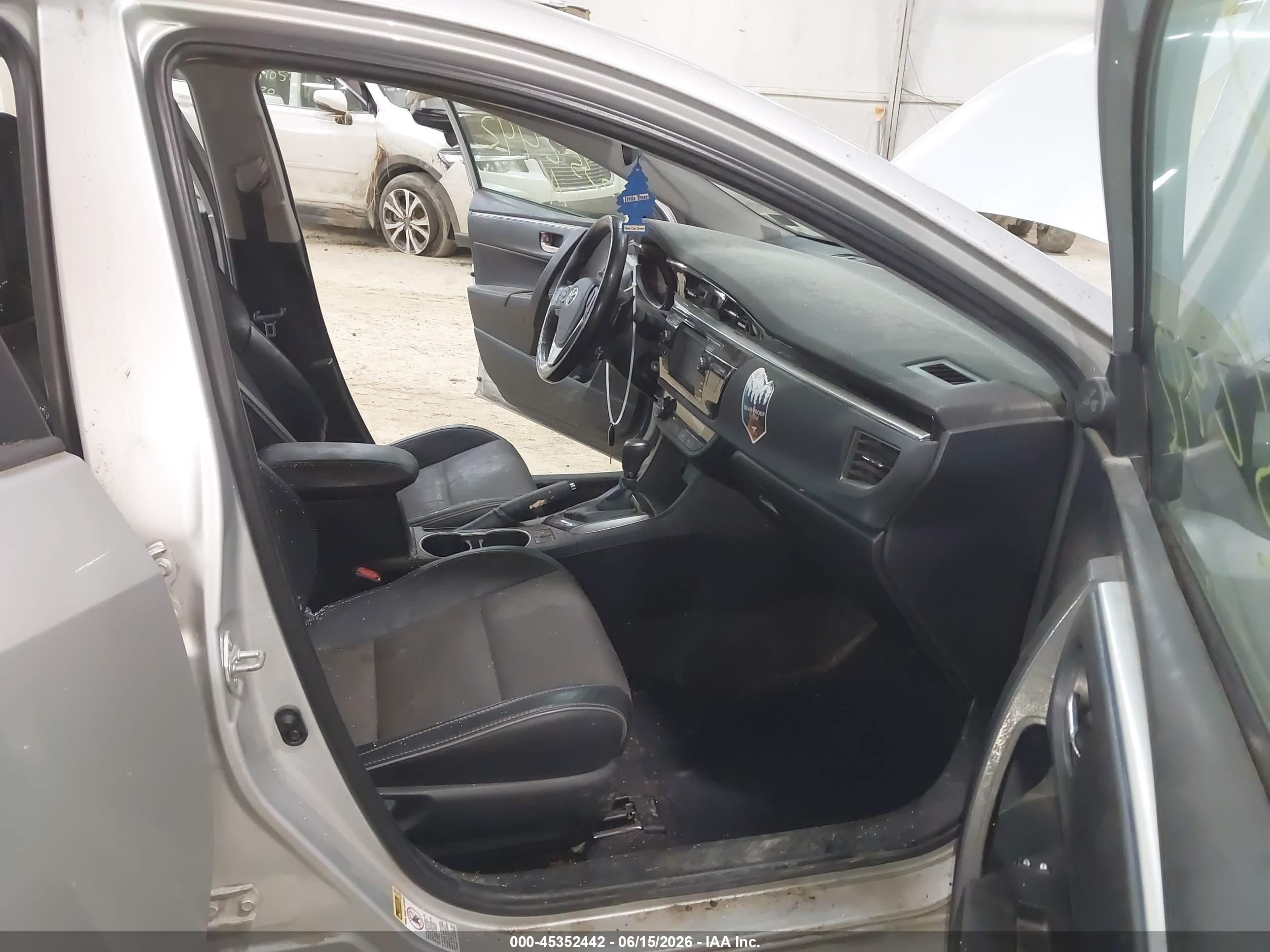 2015 Toyota Corolla S Plus Silver vin: 2T1BURHE8FC429757