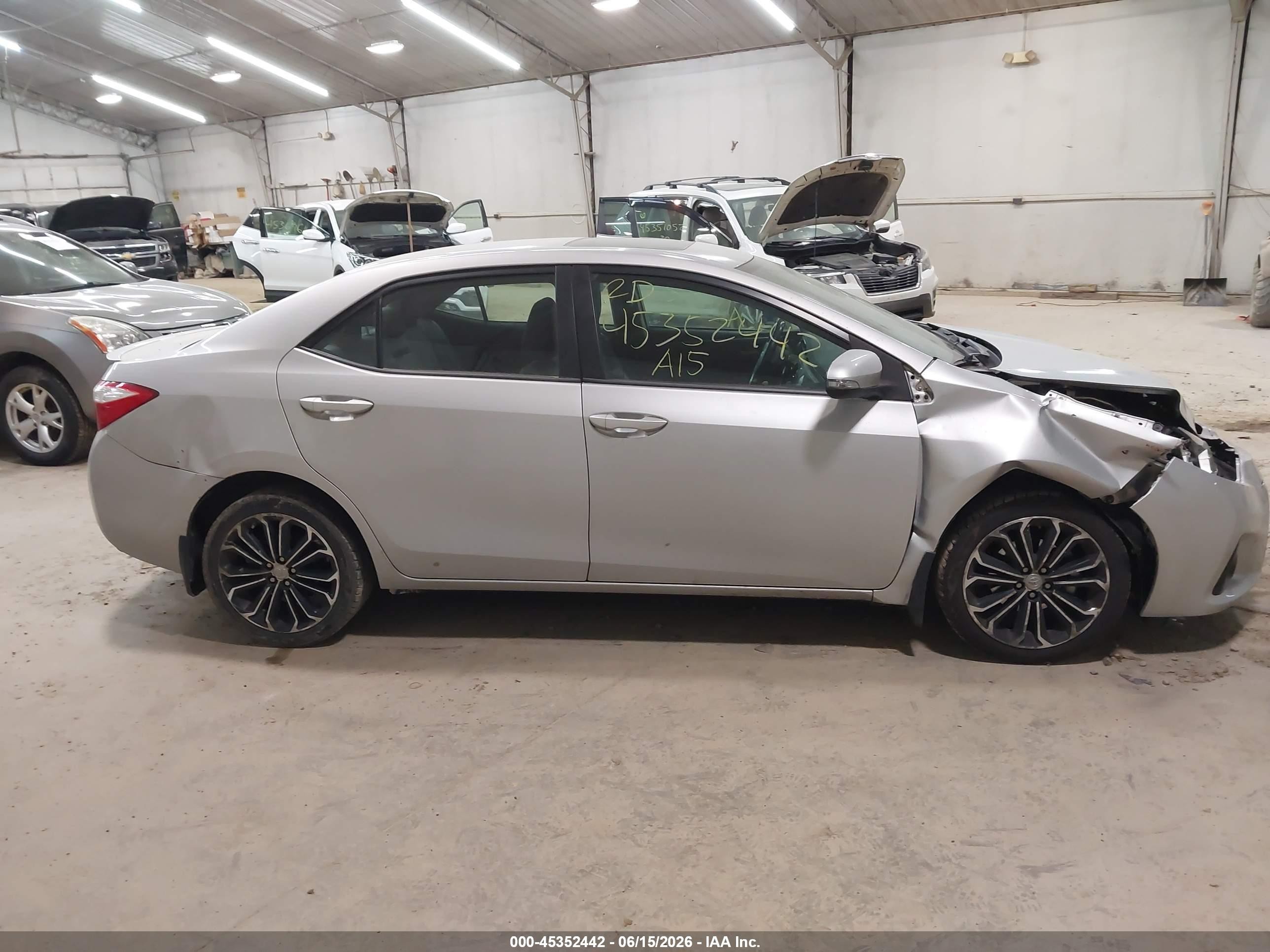 2015 Toyota Corolla S Plus Silver vin: 2T1BURHE8FC429757
