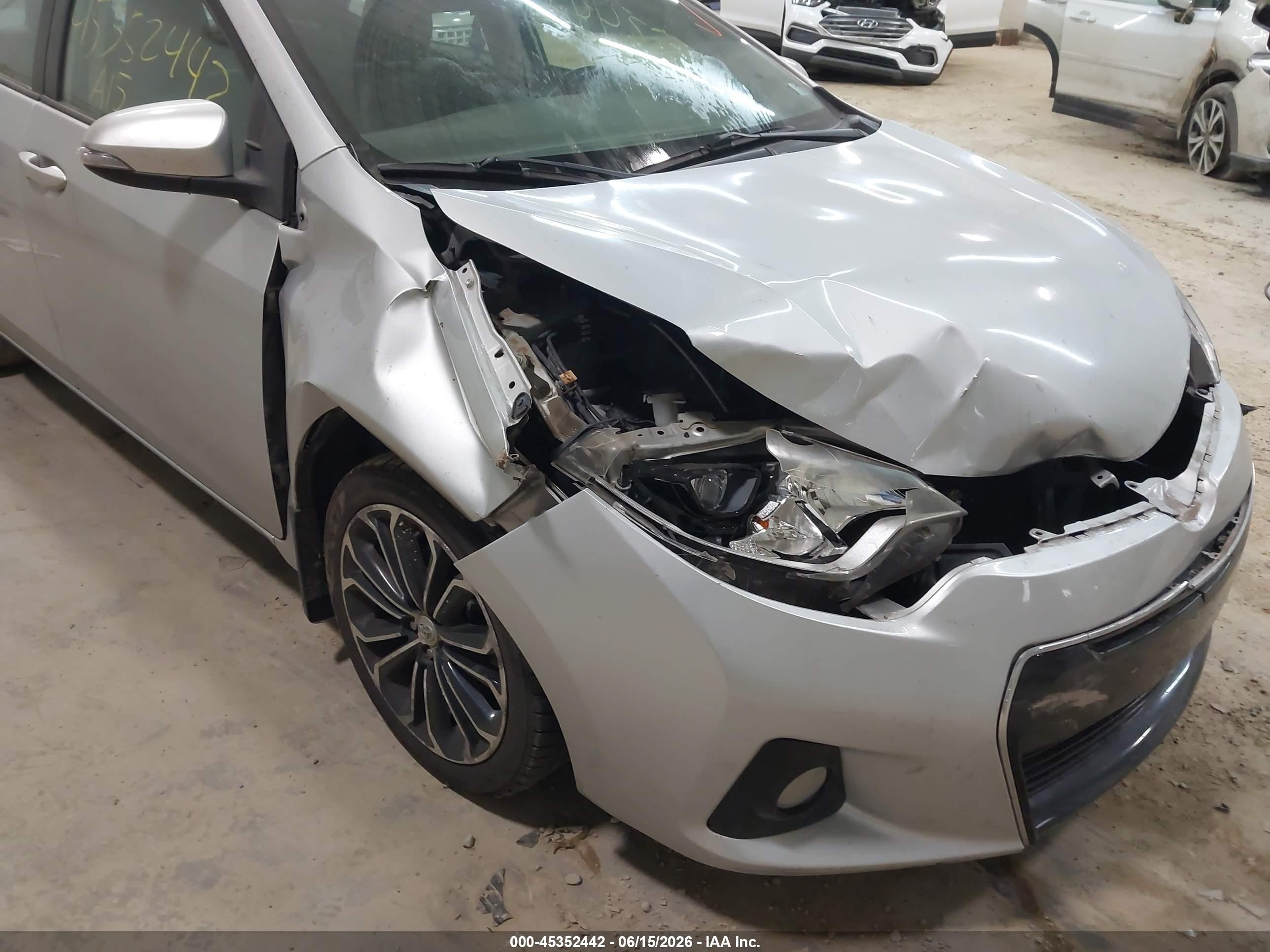 2015 Toyota Corolla S Plus Silver vin: 2T1BURHE8FC429757