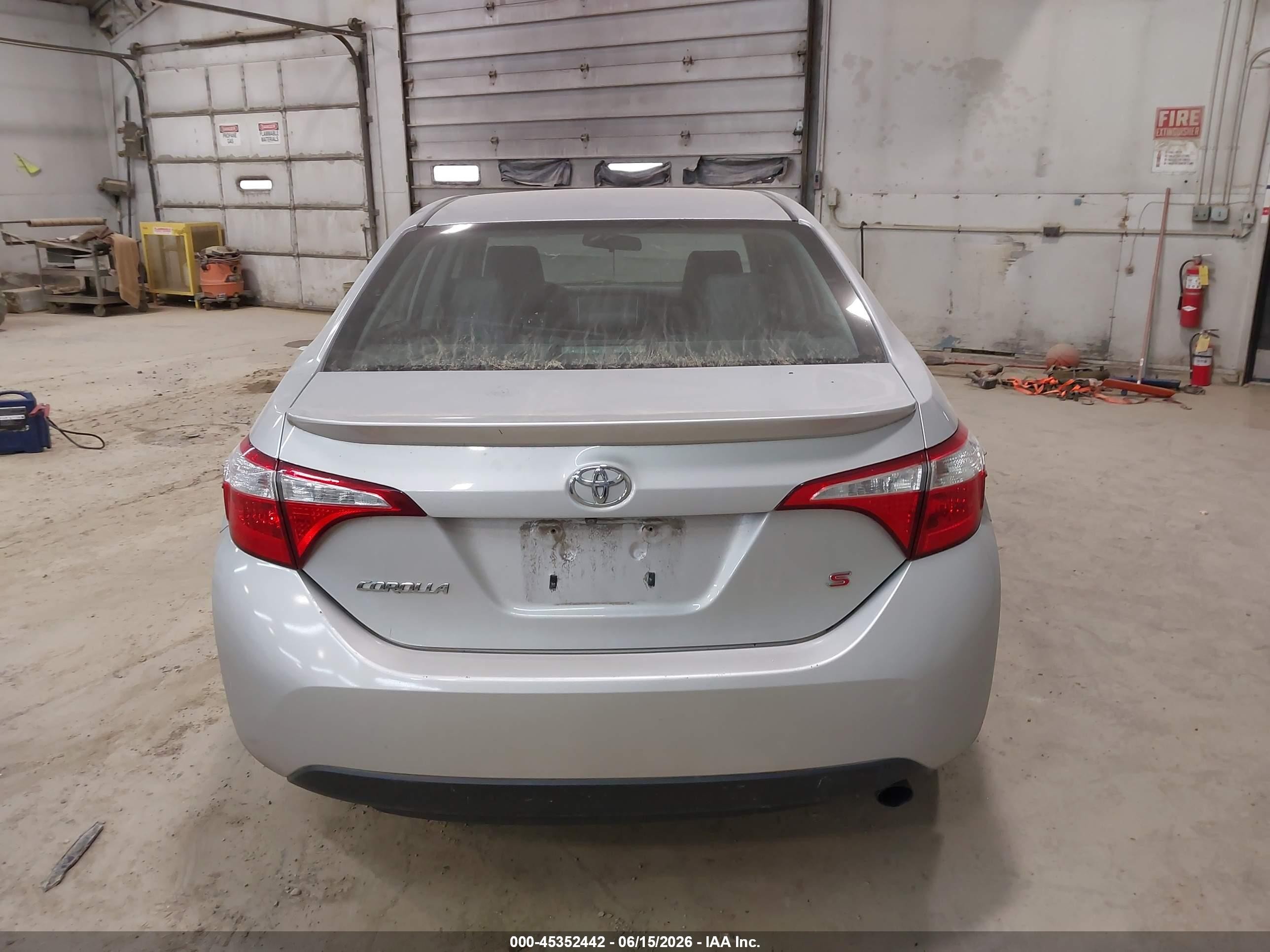 2015 Toyota Corolla S Plus Silver vin: 2T1BURHE8FC429757