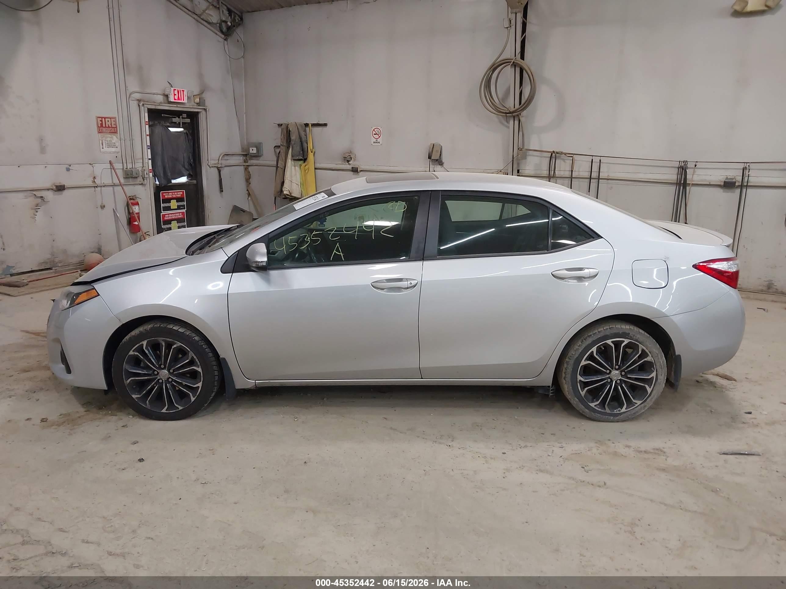 2015 Toyota Corolla S Plus Silver vin: 2T1BURHE8FC429757