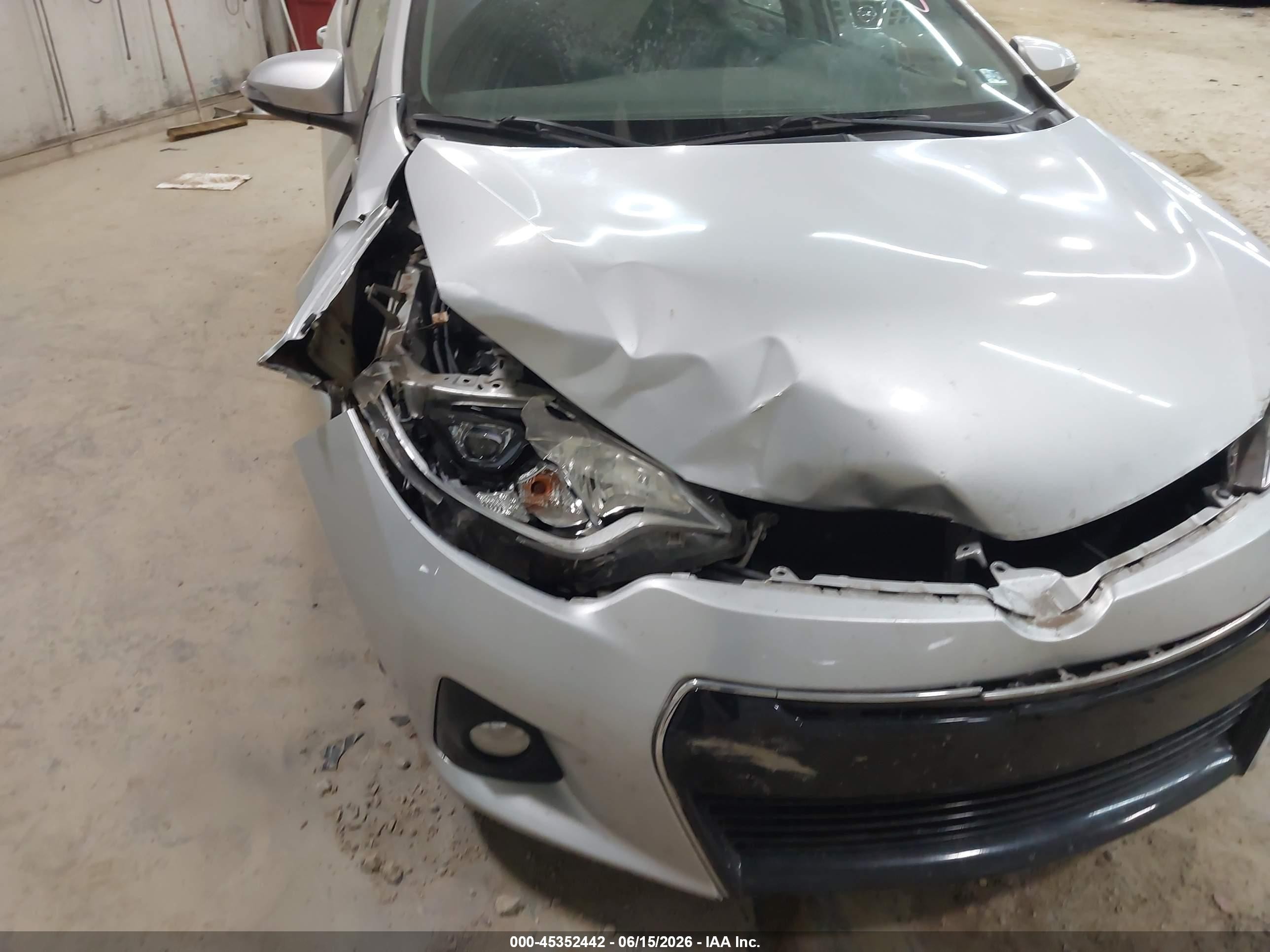 2015 Toyota Corolla S Plus Silver vin: 2T1BURHE8FC429757
