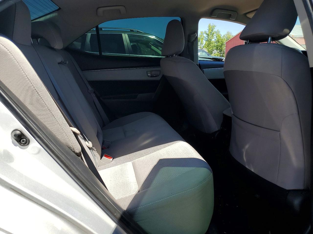 2015 Toyota Corolla L Silver vin: 2T1BURHE8FC455923
