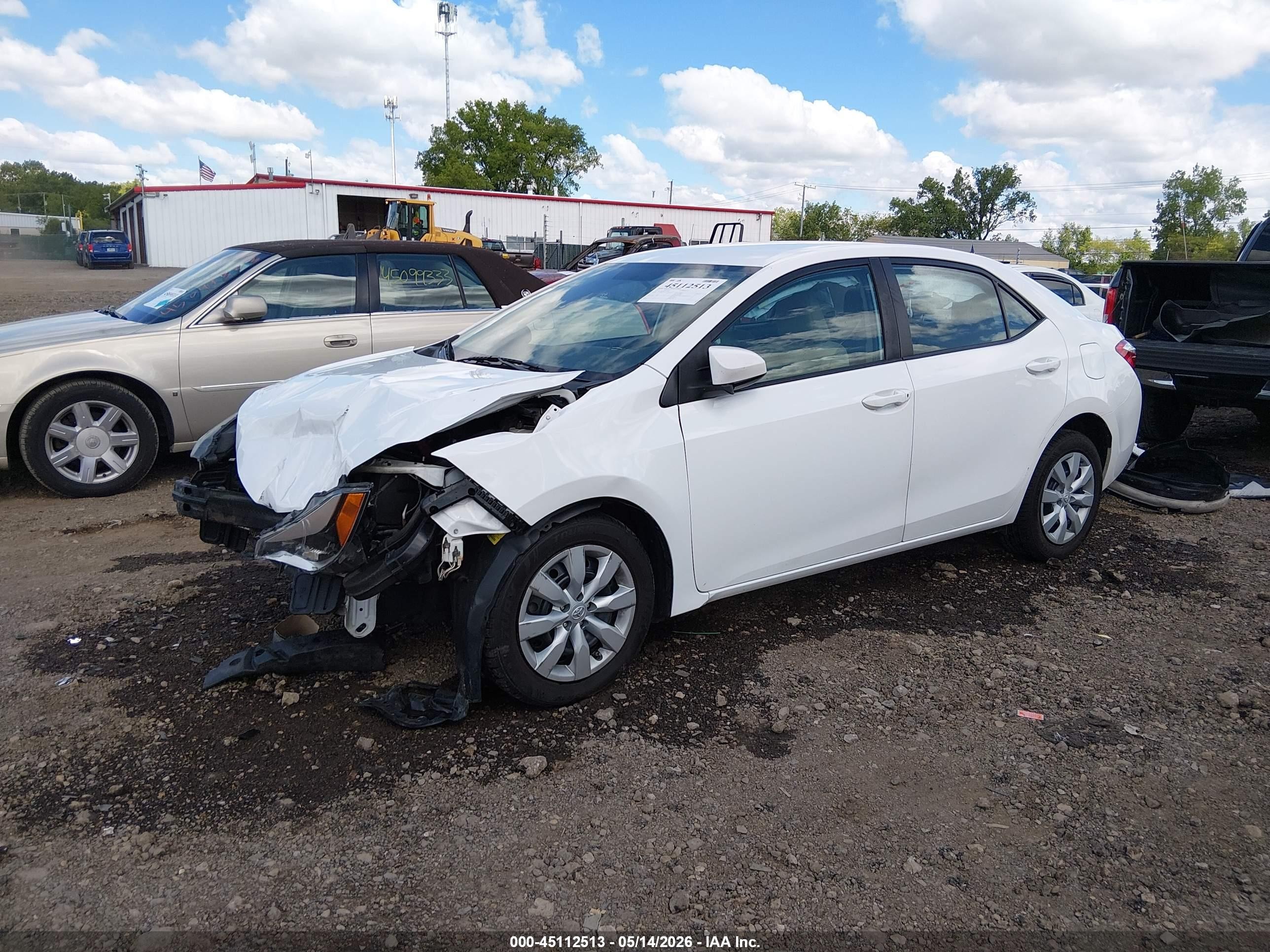 2015 Toyota Corolla Le White vin: 2T1BURHE8FC458904
