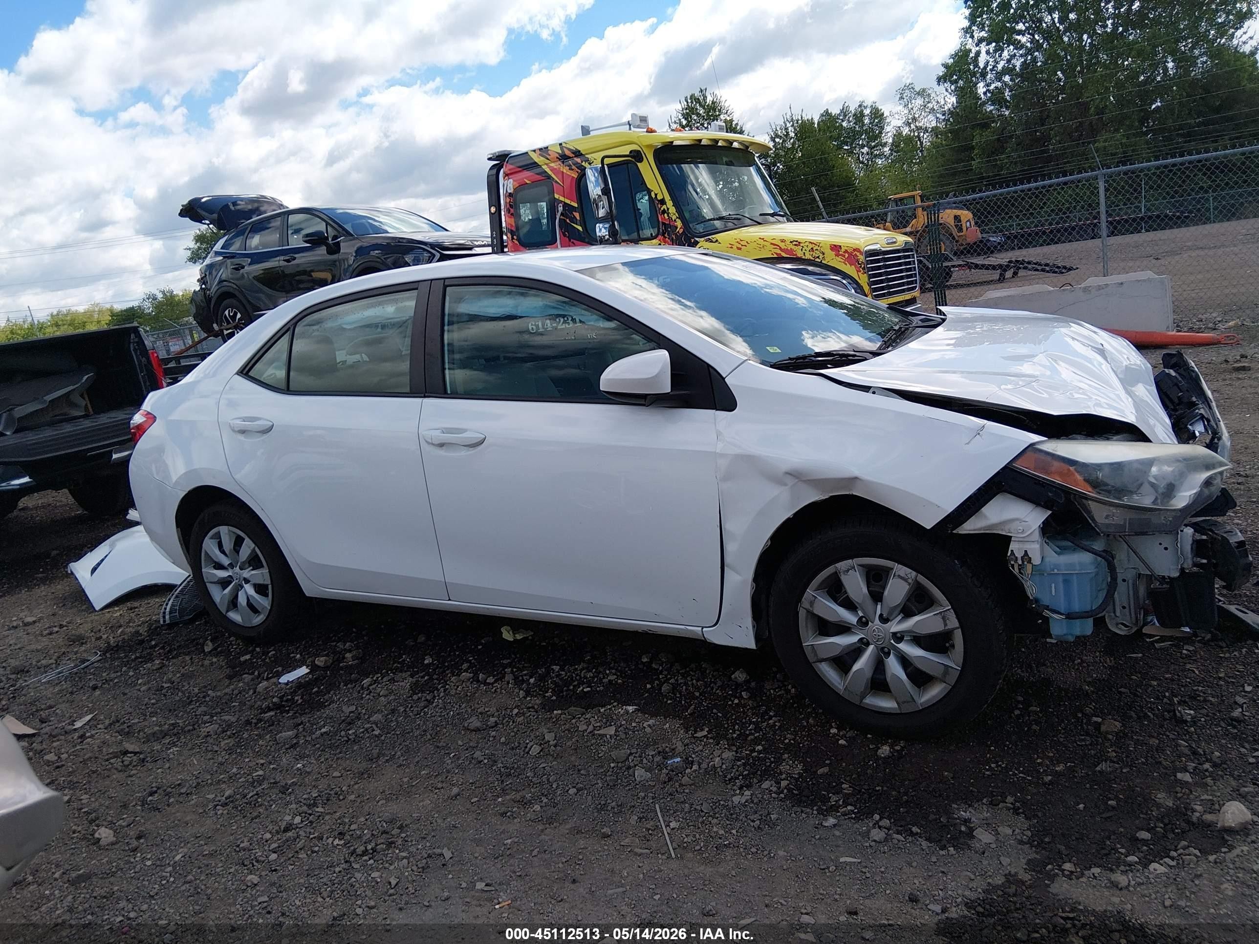 2015 Toyota Corolla Le White vin: 2T1BURHE8FC458904