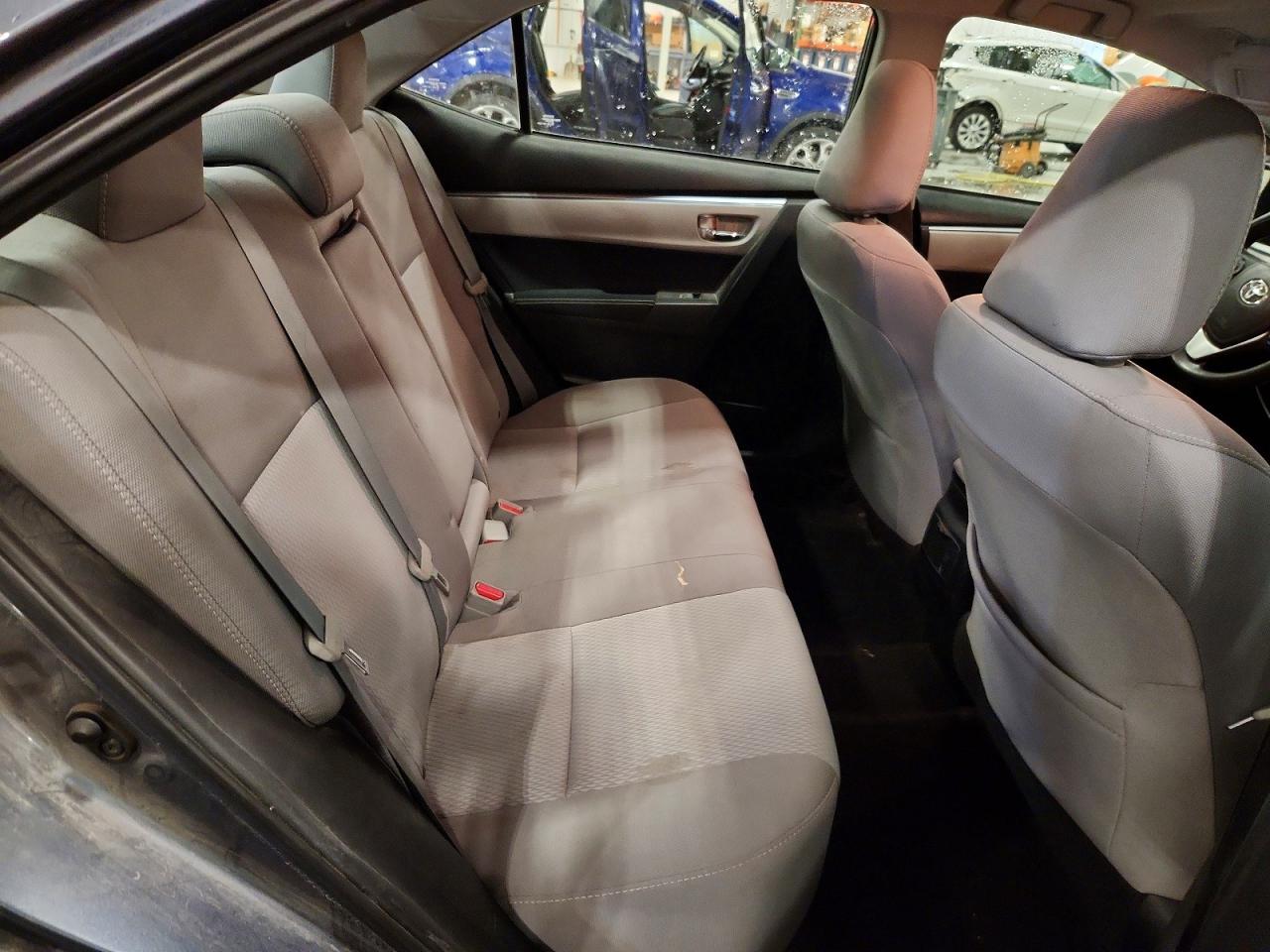 2015 Toyota Corolla Le Gray vin: 2T1BURHE8FC467554