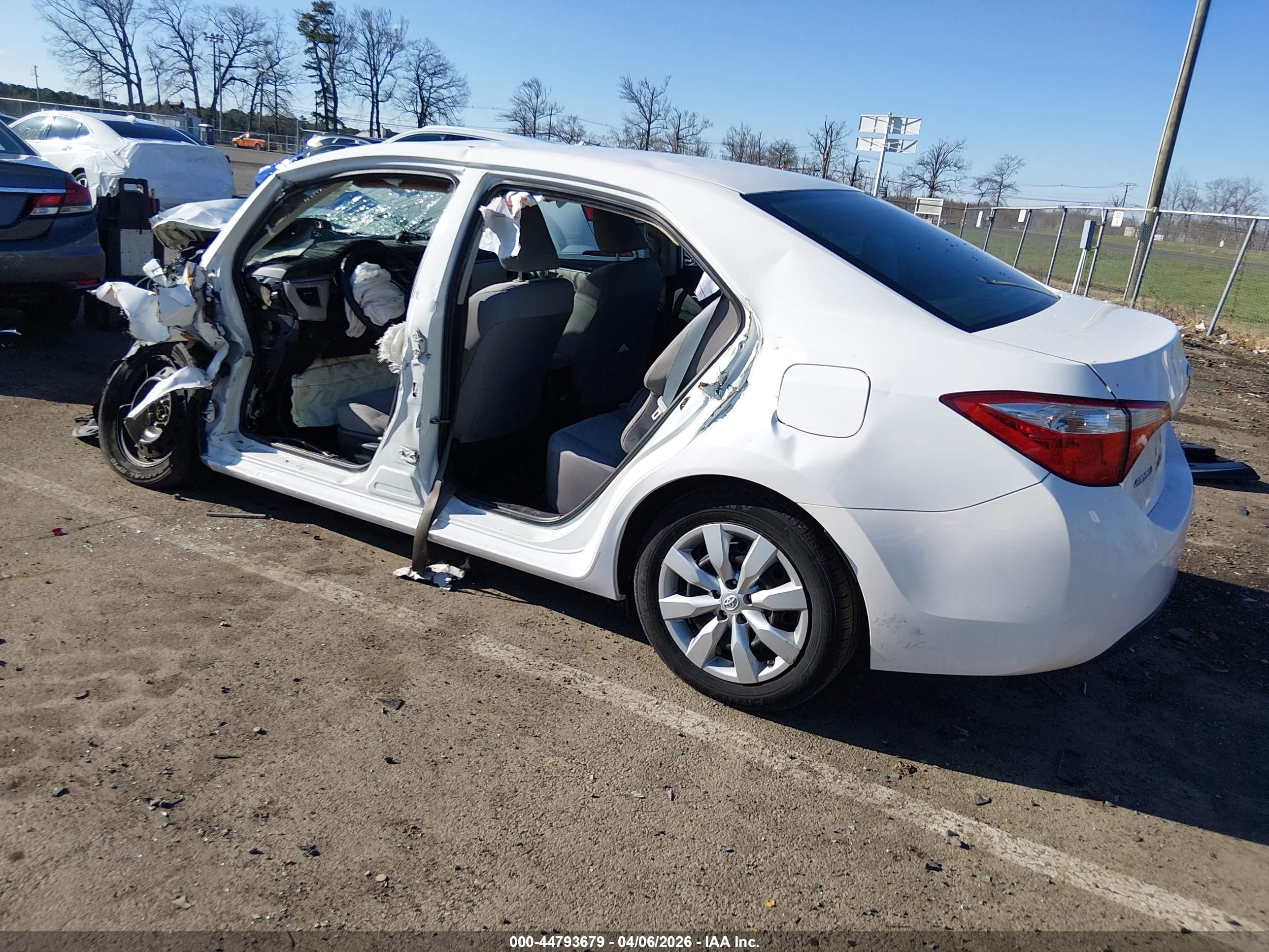2016 Toyota Corolla Le White vin: 2T1BURHE8GC559894