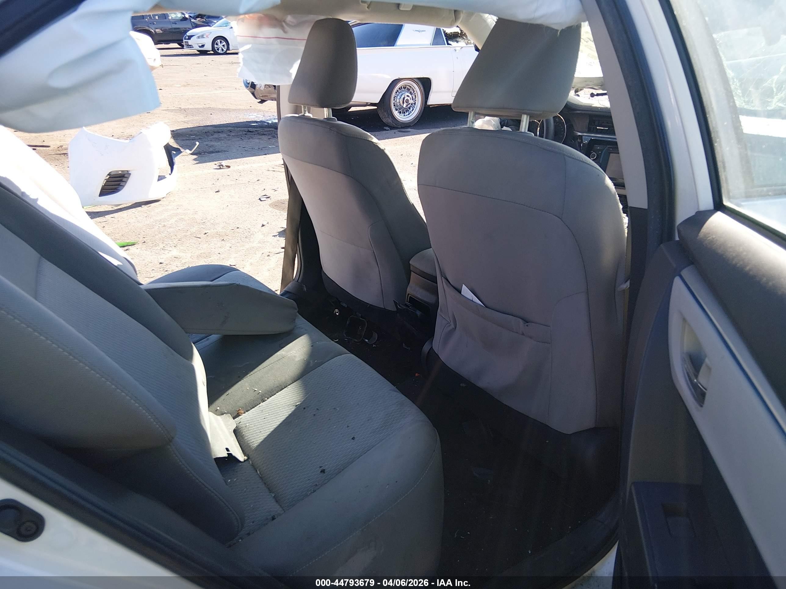 2016 Toyota Corolla Le White vin: 2T1BURHE8GC559894