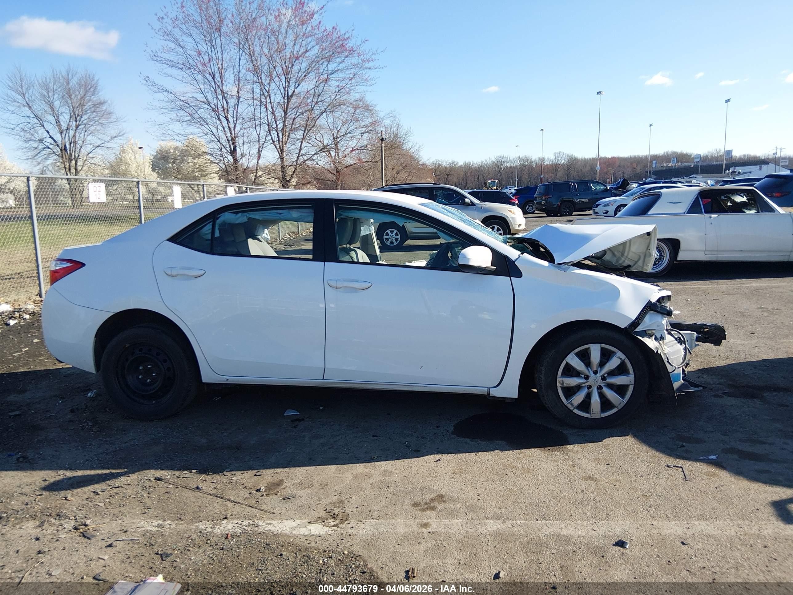 2016 Toyota Corolla Le White vin: 2T1BURHE8GC559894