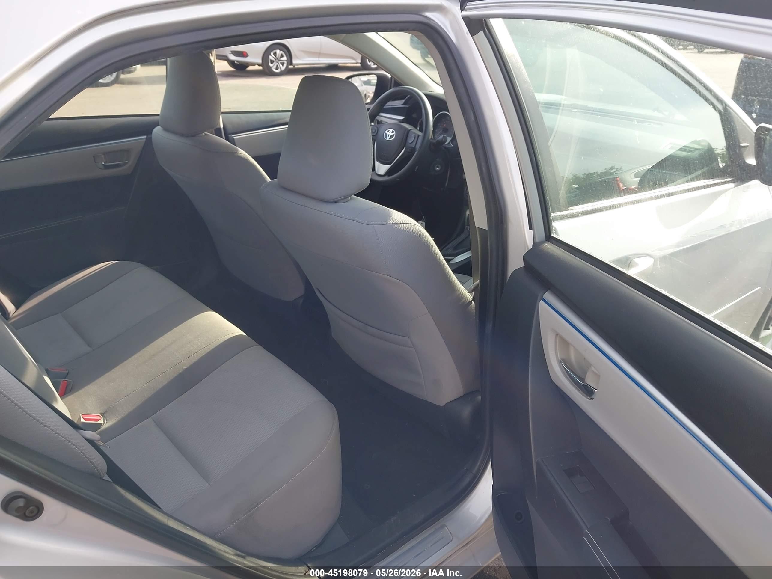 2016 Toyota Corolla Le Silver vin: 2T1BURHE8GC588828