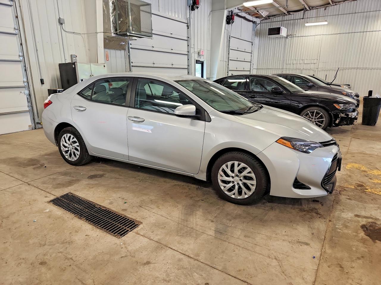 2017 Toyota Corolla Le Silver vin: 2T1BURHE8HC909025